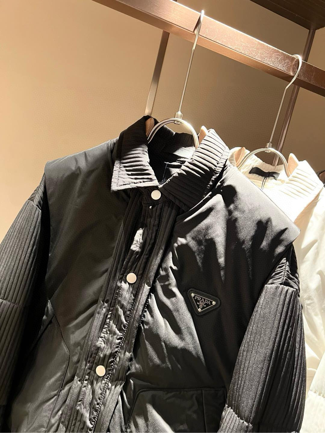 Prad*a 普*达⚠️两件套！2025秋冬男女同款👫两件套羽绒服外套，一衣三穿。现货 Prad* 羽绒