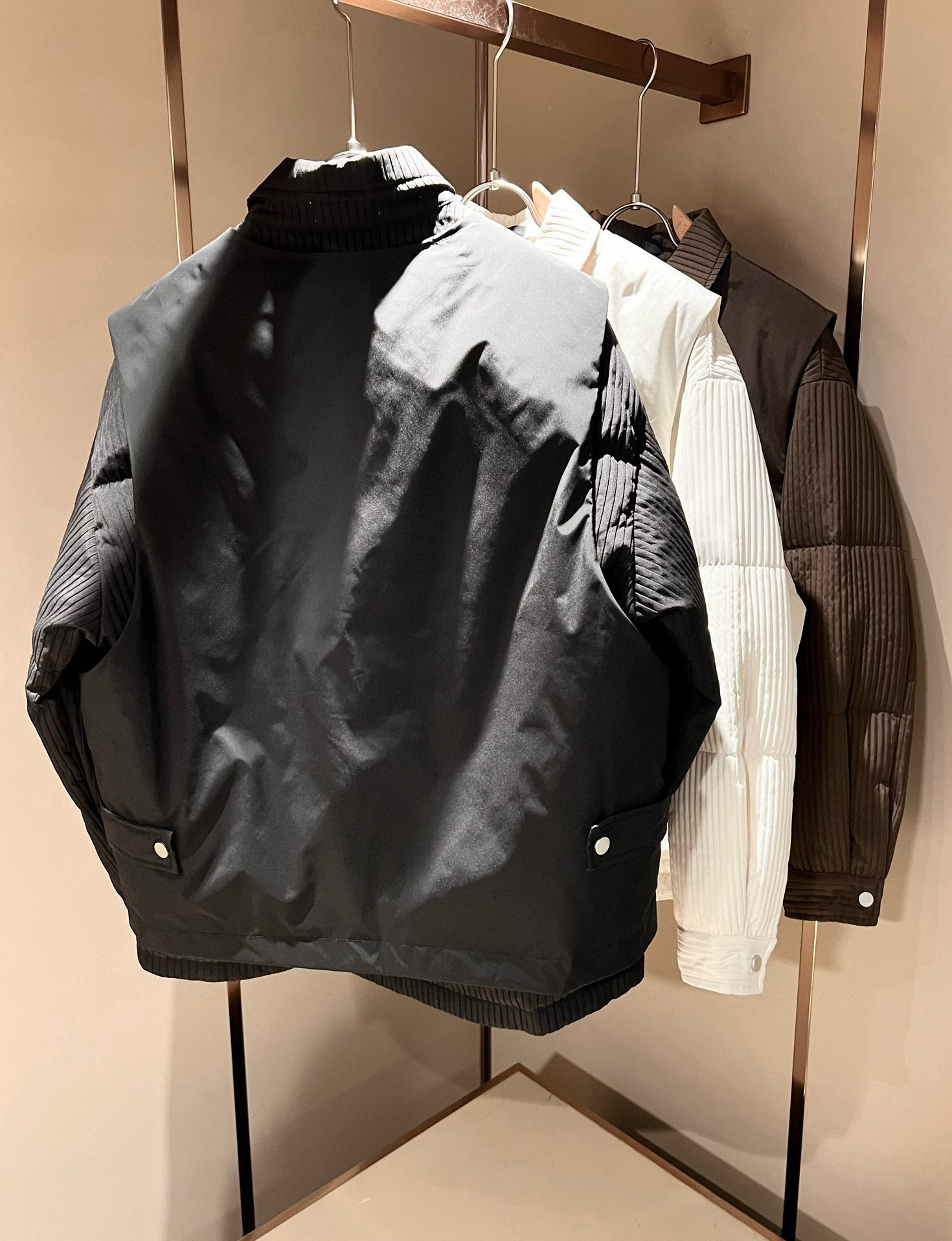 Prad*a 普*达⚠️两件套！2025秋冬男女同款👫两件套羽绒服外套，一衣三穿。现货 Prad* 羽绒