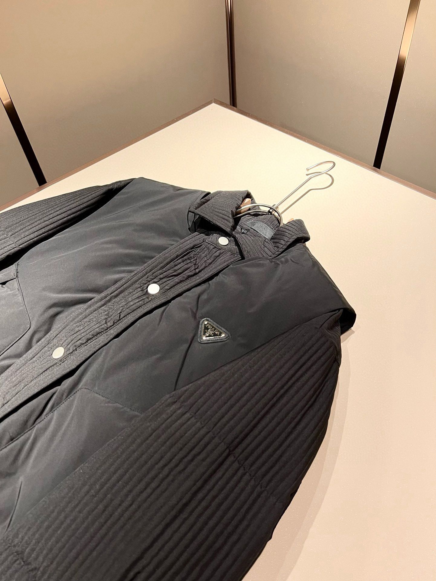 Prad*a 普*达⚠️两件套！2025秋冬男女同款👫两件套羽绒服外套，一衣三穿。现货 Prad* 羽绒