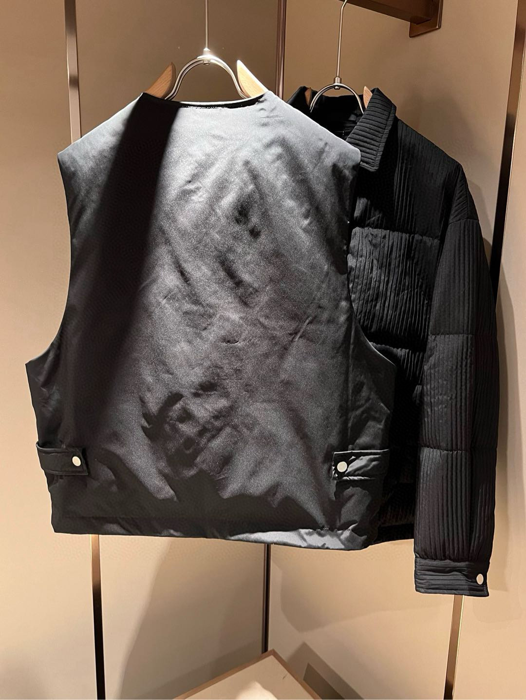 Prad*a 普*达⚠️两件套！2025秋冬男女同款👫两件套羽绒服外套，一衣三穿。现货 Prad* 羽绒