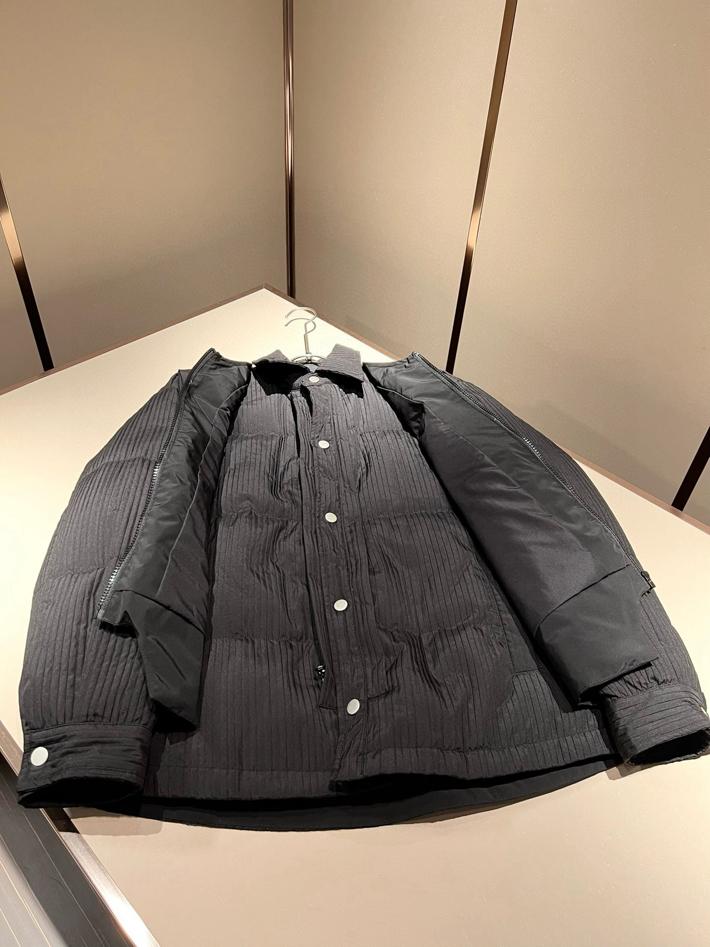 Prad*a 普*达⚠️两件套！2025秋冬男女同款👫两件套羽绒服外套，一衣三穿。现货 Prad* 羽绒