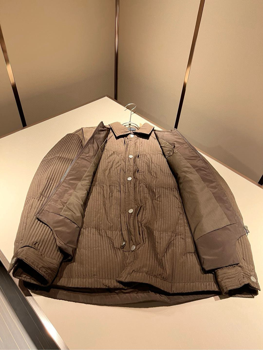 Prad*a 普*达⚠️两件套！2025秋冬男女同款👫两件套羽绒服外套，一衣三穿。现货 Prad* 羽绒