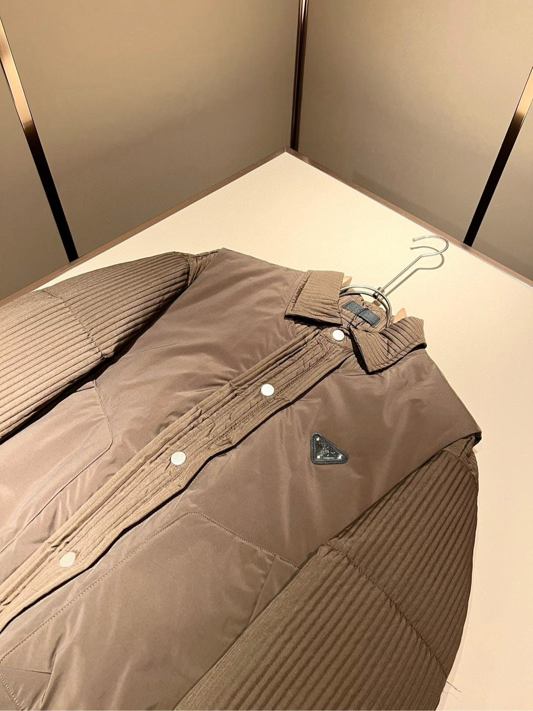 Prad*a 普*达⚠️两件套！2025秋冬男女同款👫两件套羽绒服外套，一衣三穿。现货 Prad* 羽绒