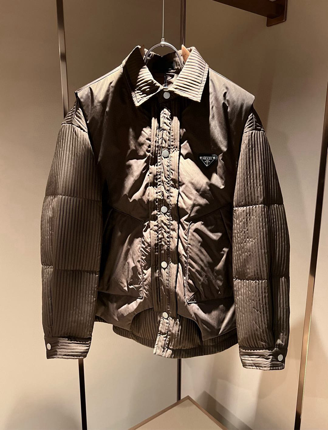 Prad*a 普*达⚠️两件套！2025秋冬男女同款👫两件套羽绒服外套，一衣三穿。现货 Prad* 羽绒