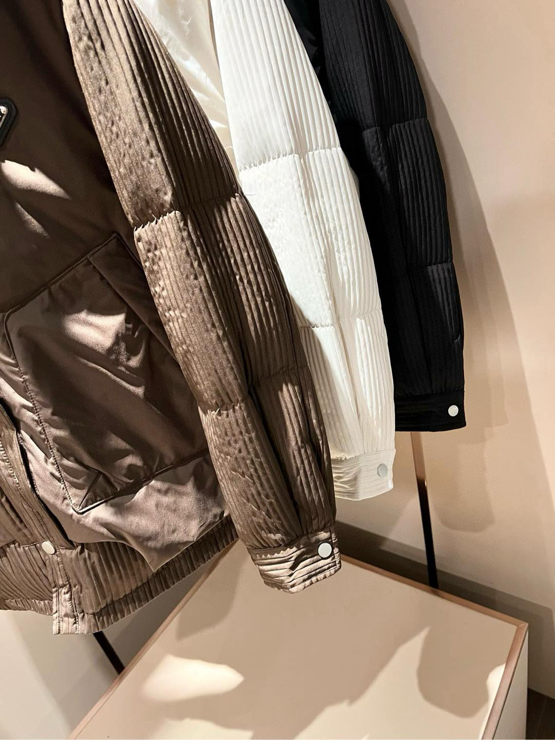 Prad*a 普*达⚠️两件套！2025秋冬男女同款👫两件套羽绒服外套，一衣三穿。现货 Prad* 羽绒