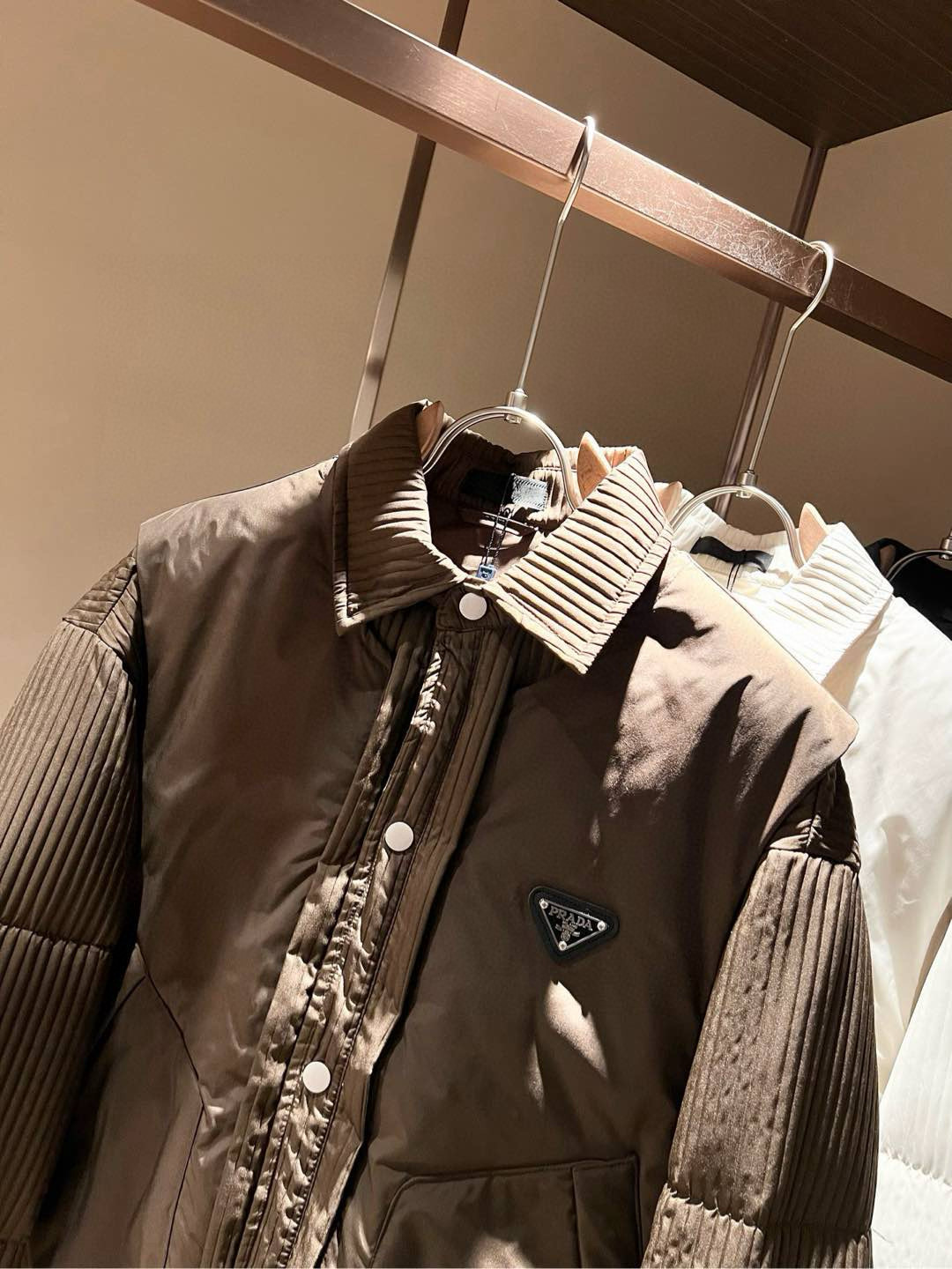 Prad*a 普*达⚠️两件套！2025秋冬男女同款👫两件套羽绒服外套，一衣三穿。现货 Prad* 羽绒