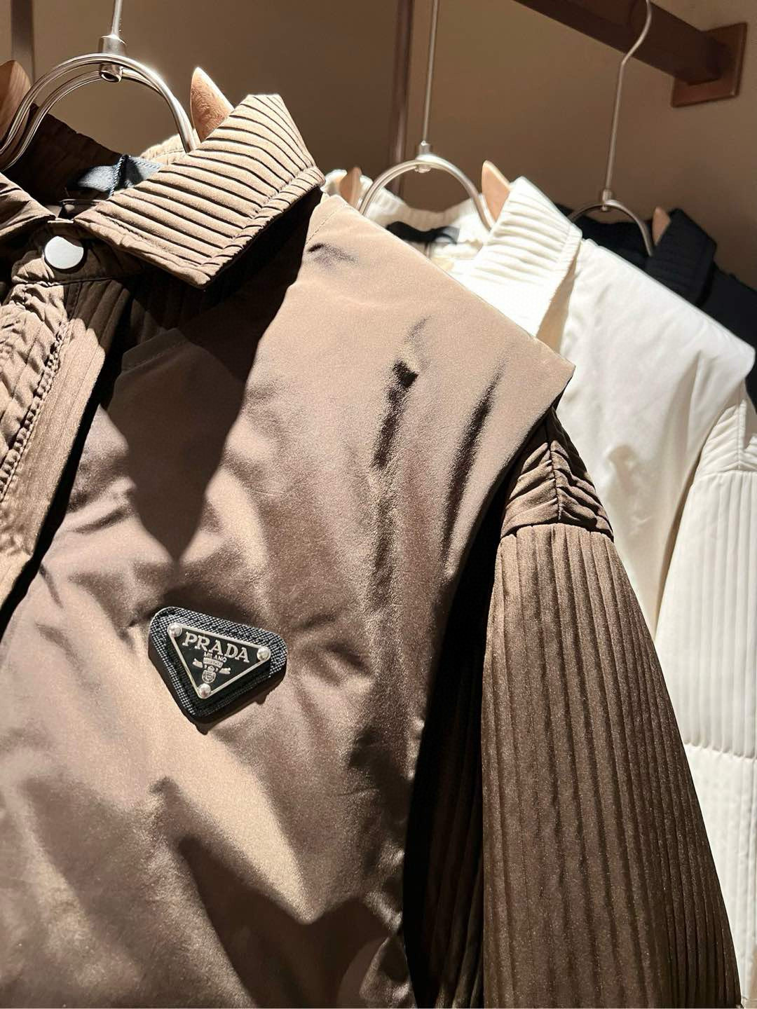 Prad*a 普*达⚠️两件套！2025秋冬男女同款👫两件套羽绒服外套，一衣三穿。现货 Prad* 羽绒