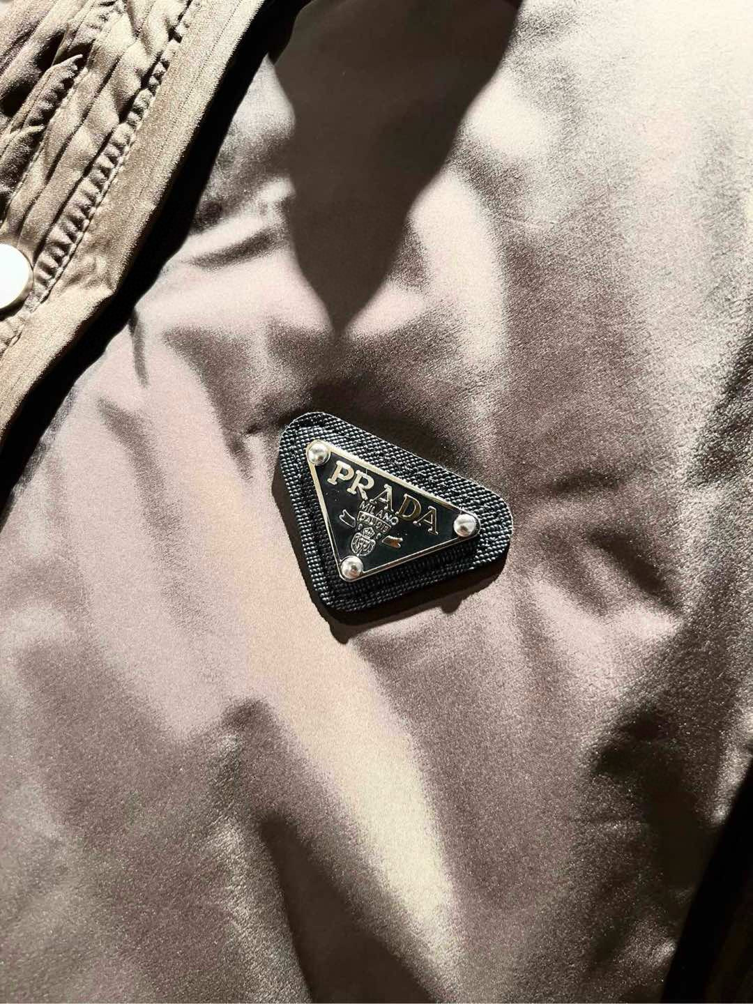 Prad*a 普*达⚠️两件套！2025秋冬男女同款👫两件套羽绒服外套，一衣三穿。现货 Prad* 羽绒