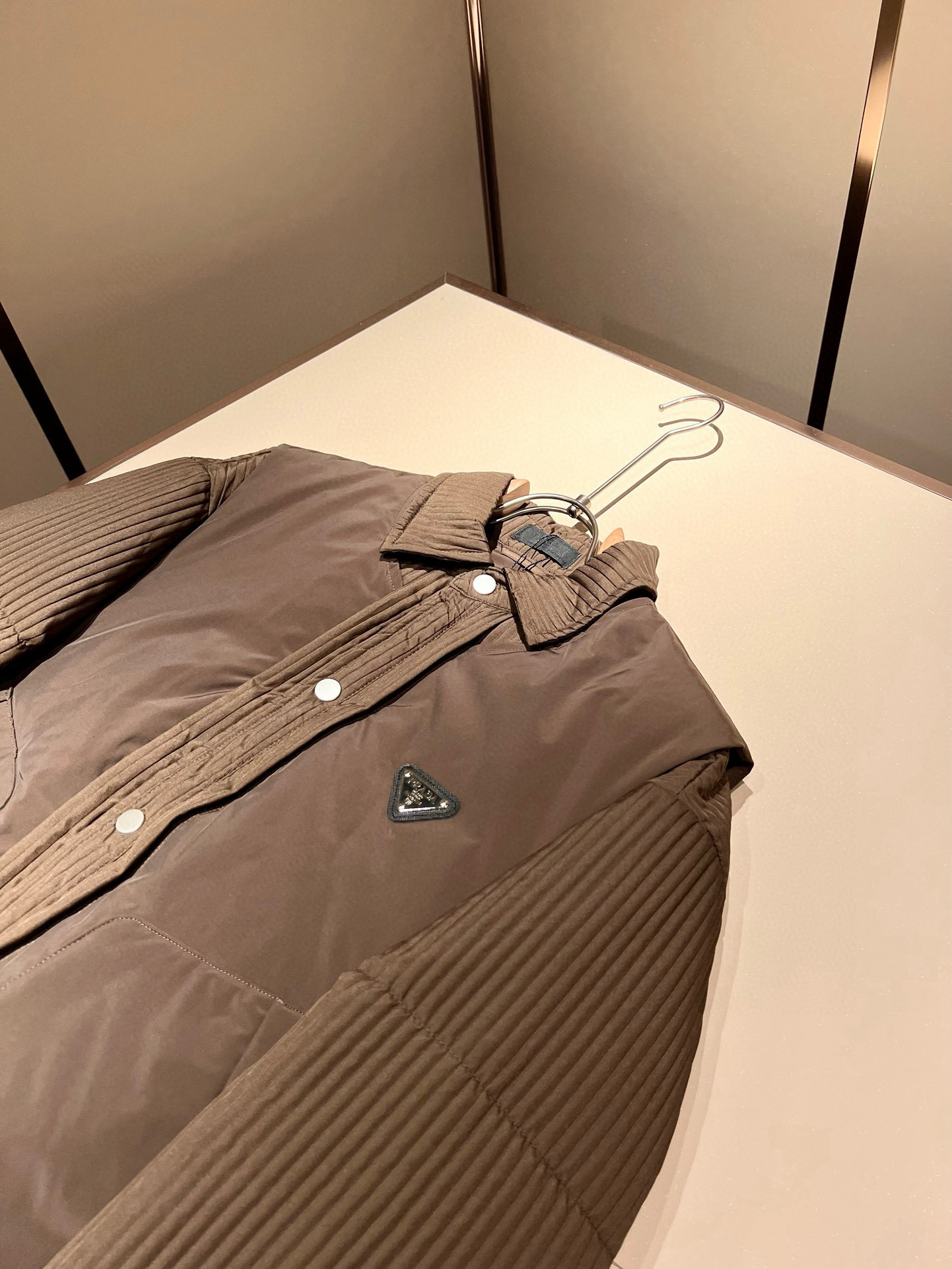 Prad*a 普*达⚠️两件套！2025秋冬男女同款👫两件套羽绒服外套，一衣三穿。现货 Prad* 羽绒