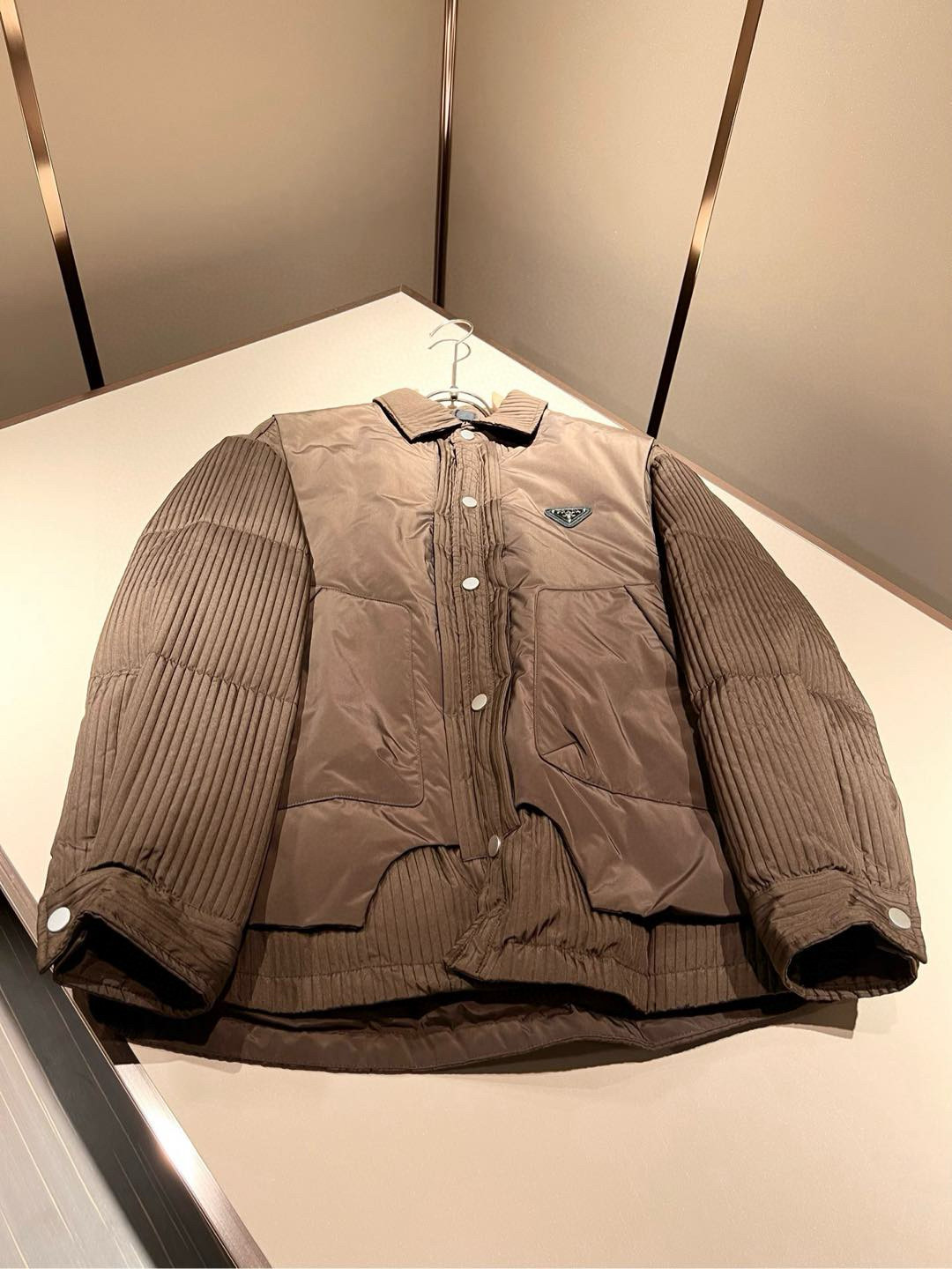 Prad*a 普*达⚠️两件套！2025秋冬男女同款👫两件套羽绒服外套，一衣三穿。现货 Prad* 羽绒