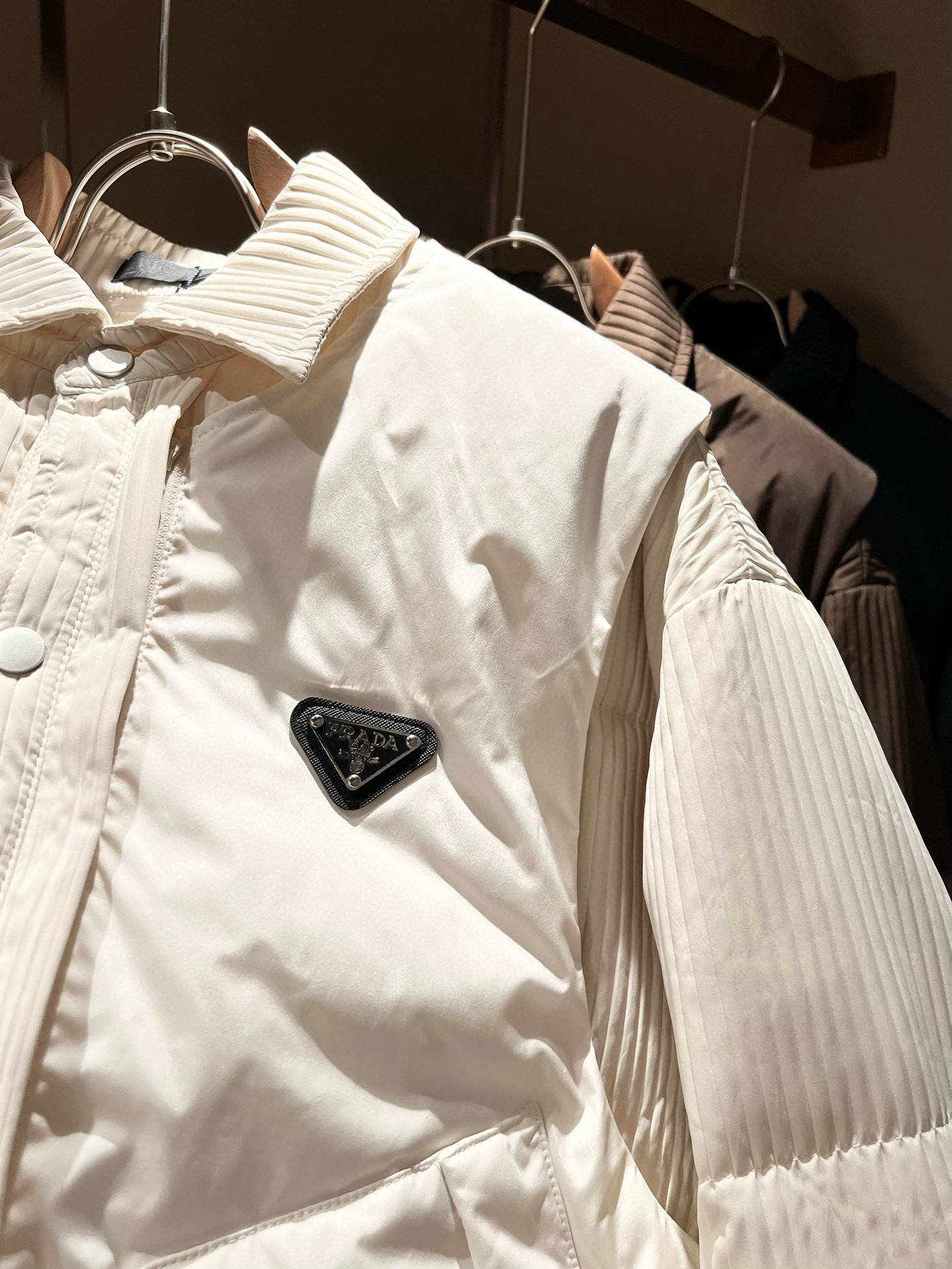 Prad*a 普*达⚠️两件套！2025秋冬男女同款👫两件套羽绒服外套，一衣三穿。现货 Prad* 羽绒