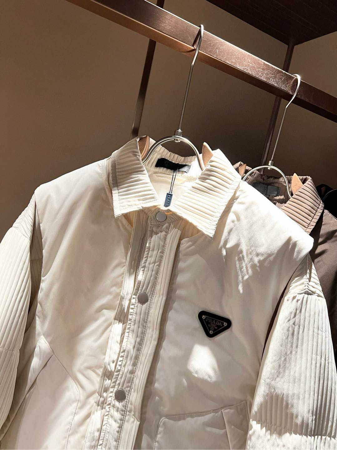 Prad*a 普*达⚠️两件套！2025秋冬男女同款👫两件套羽绒服外套，一衣三穿。现货 Prad* 羽绒