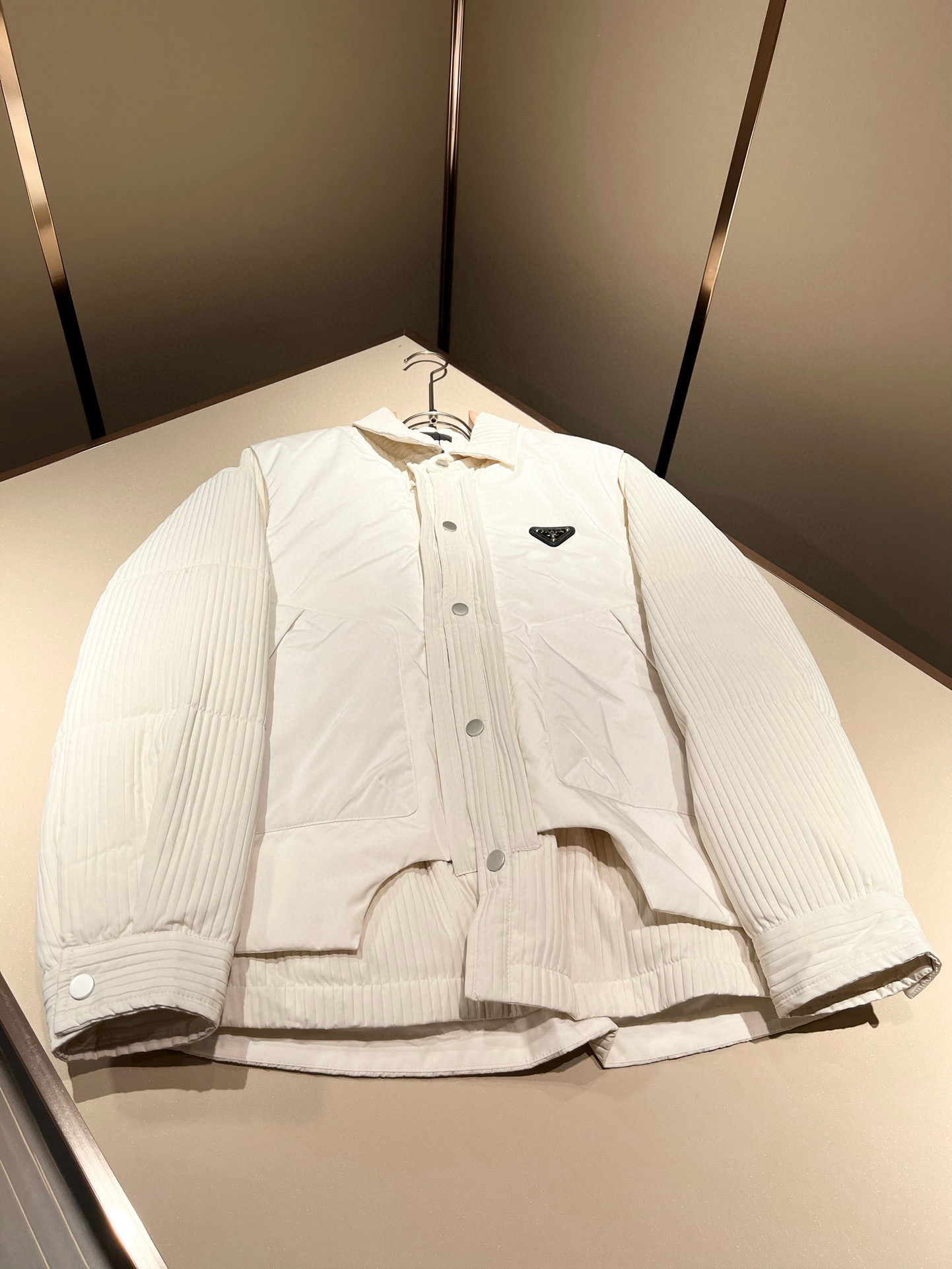 Prad*a 普*达⚠️两件套！2025秋冬男女同款👫两件套羽绒服外套，一衣三穿。现货 Prad* 羽绒