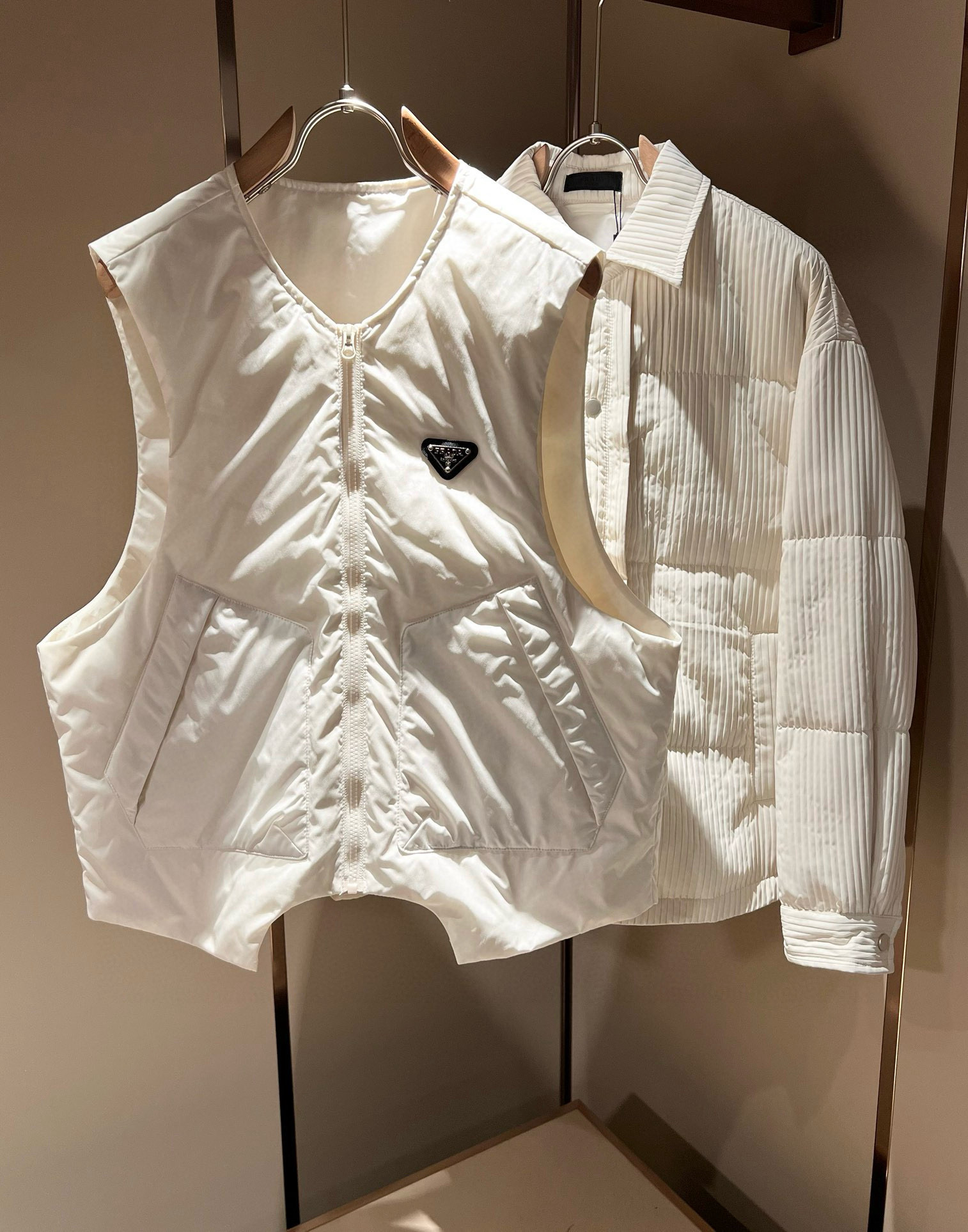 Prad*a 普*达⚠️两件套！2025秋冬男女同款👫两件套羽绒服外套，一衣三穿。现货 Prad* 羽绒