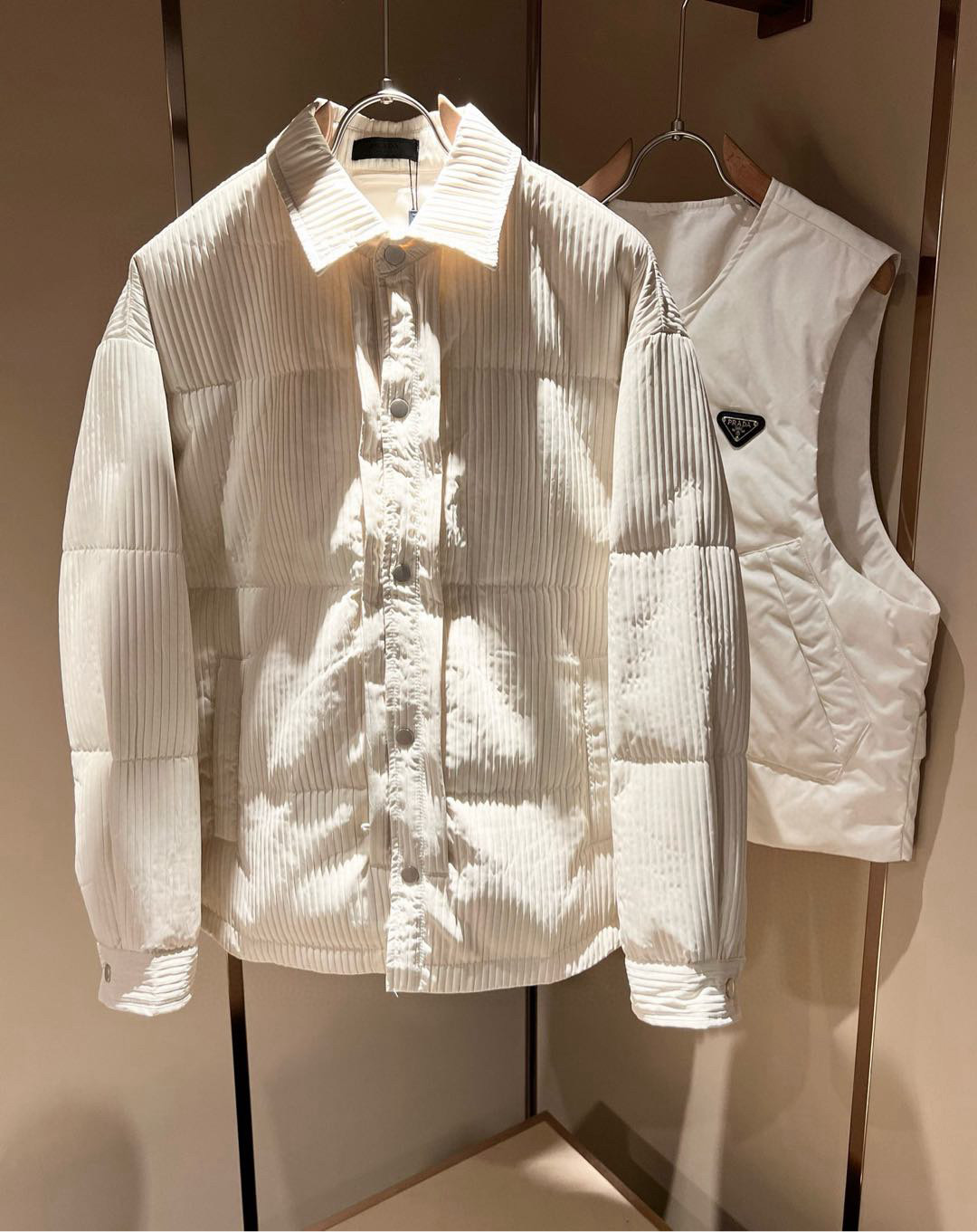 Prad*a 普*达⚠️两件套！2025秋冬男女同款👫两件套羽绒服外套，一衣三穿。现货 Prad* 羽绒