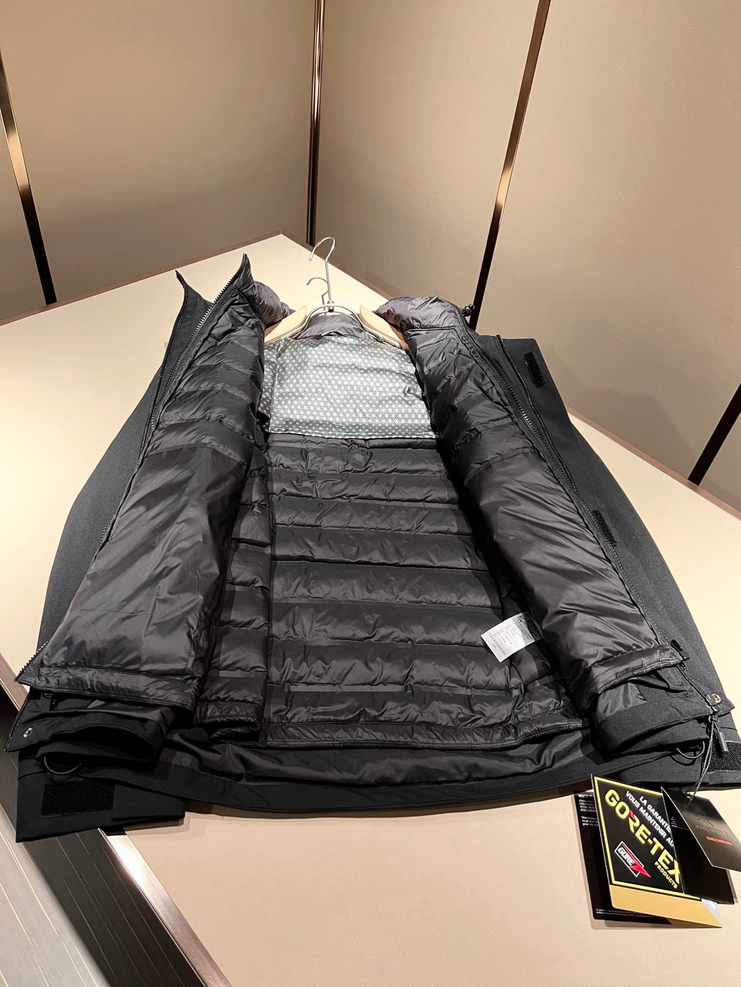 ⚠️细节图！ARCTER*X始*祖鸟 ⚠️两件套！2025秋冬新款男士冲锋衣羽绒服夹克外套，⚠️内胆羽绒