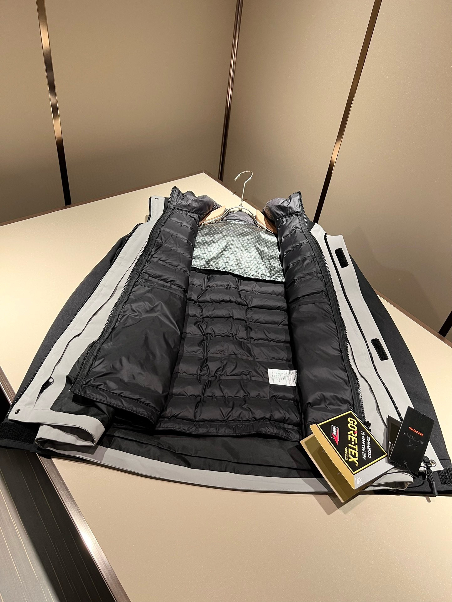 ⚠️细节图！ARCTER*X始*祖鸟 ⚠️两件套！2025秋冬新款男士冲锋衣羽绒服夹克外套，⚠️内胆羽绒