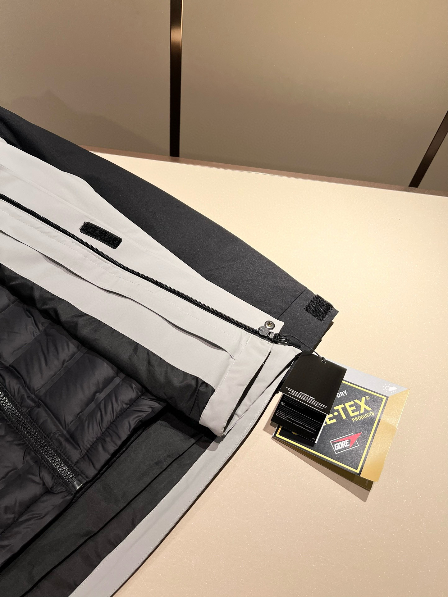 ⚠️细节图！ARCTER*X始*祖鸟 ⚠️两件套！2025秋冬新款男士冲锋衣羽绒服夹克外套，⚠️内胆羽绒