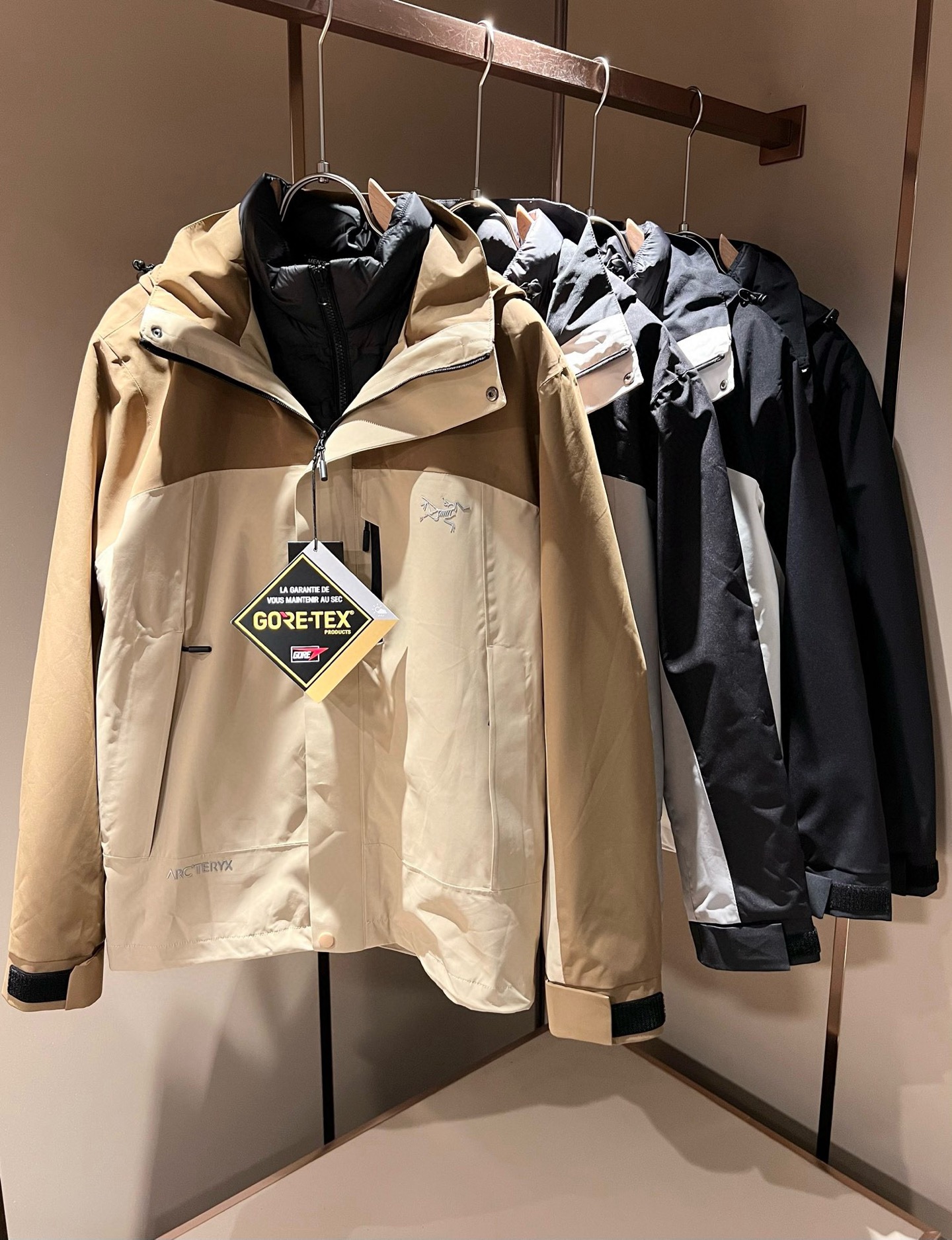 ⚠️细节图！ARCTER*X始*祖鸟 ⚠️两件套！2025秋冬新款男士冲锋衣羽绒服夹克外套，⚠️内胆羽绒