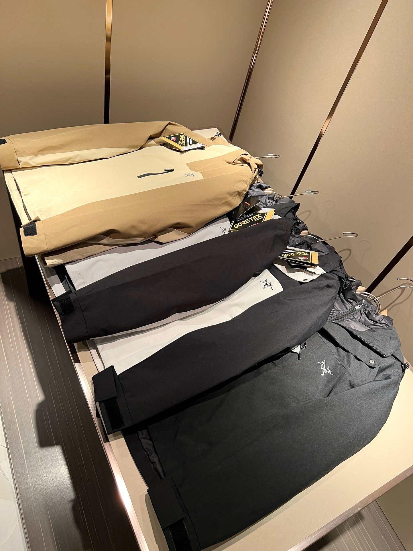 ⚠️细节图！ARCTER*X始*祖鸟 ⚠️两件套！2025秋冬新款男士冲锋衣羽绒服夹克外套，⚠️内胆羽绒