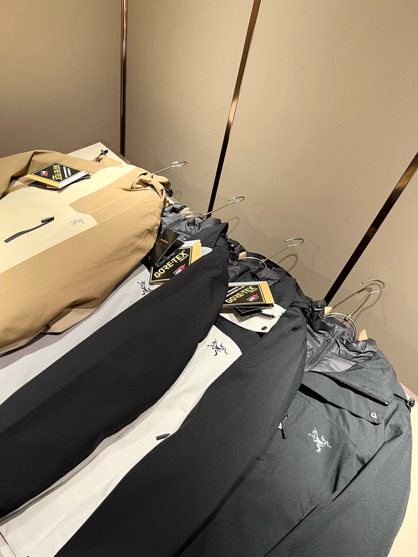 ⚠️细节图！ARCTER*X始*祖鸟 ⚠️两件套！2025秋冬新款男士冲锋衣羽绒服夹克外套，⚠️内胆羽绒