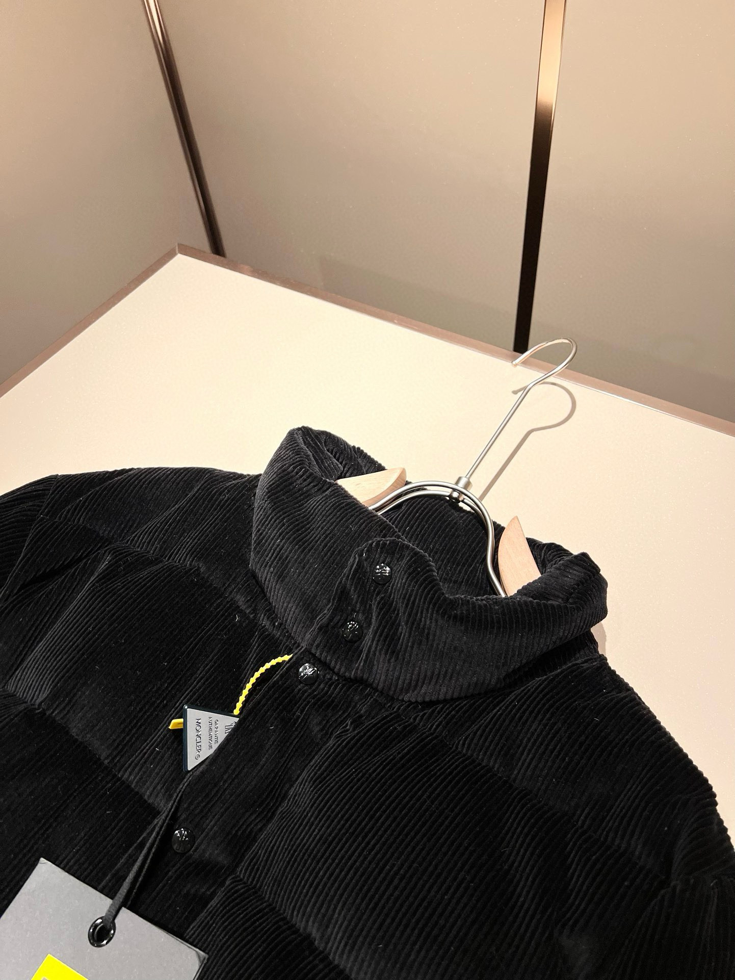 Mon*ler蒙口 2025秋冬新款男女同款👫重工艺加厚保暖灯芯绒羽绒服 ！年度的压轴款登场...匠心技