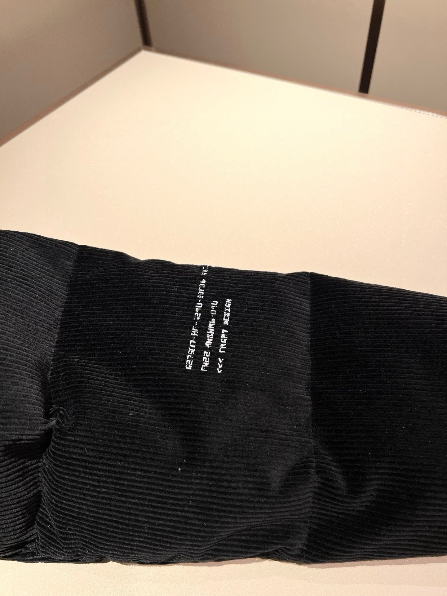 Mon*ler蒙口 2025秋冬新款男女同款👫重工艺加厚保暖灯芯绒羽绒服 ！年度的压轴款登场...匠心技