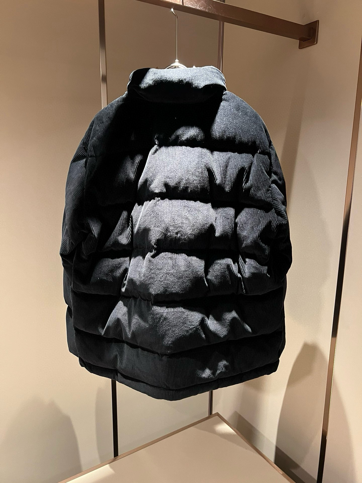 ⚠️细节图！ Mon*ler蒙口 2025秋冬新款男女同款👫重工艺加厚保暖灯芯绒羽绒服 ！年度的压轴款登