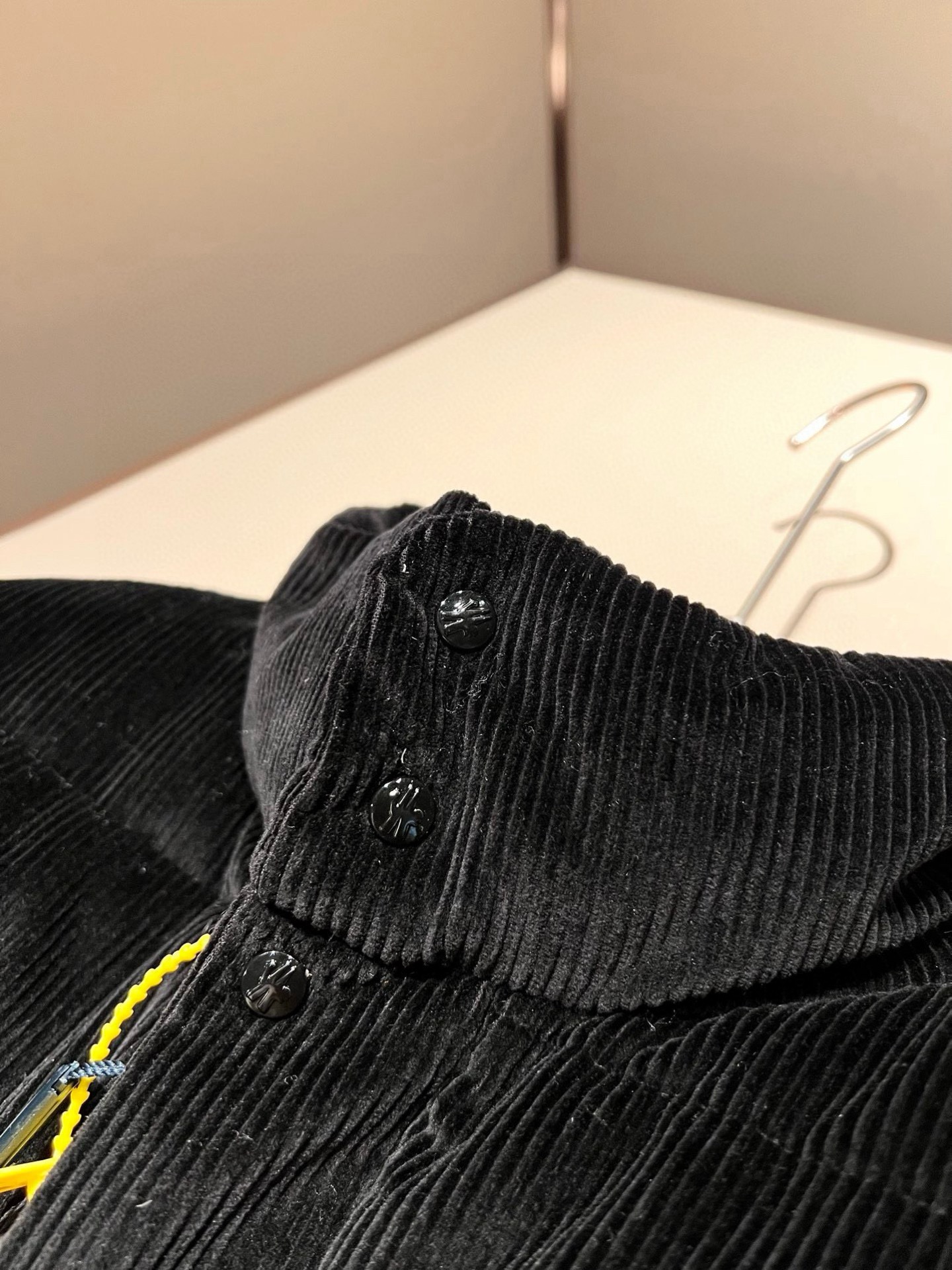 ⚠️细节图！ Mon*ler蒙口 2025秋冬新款男女同款👫重工艺加厚保暖灯芯绒羽绒服 ！年度的压轴款登