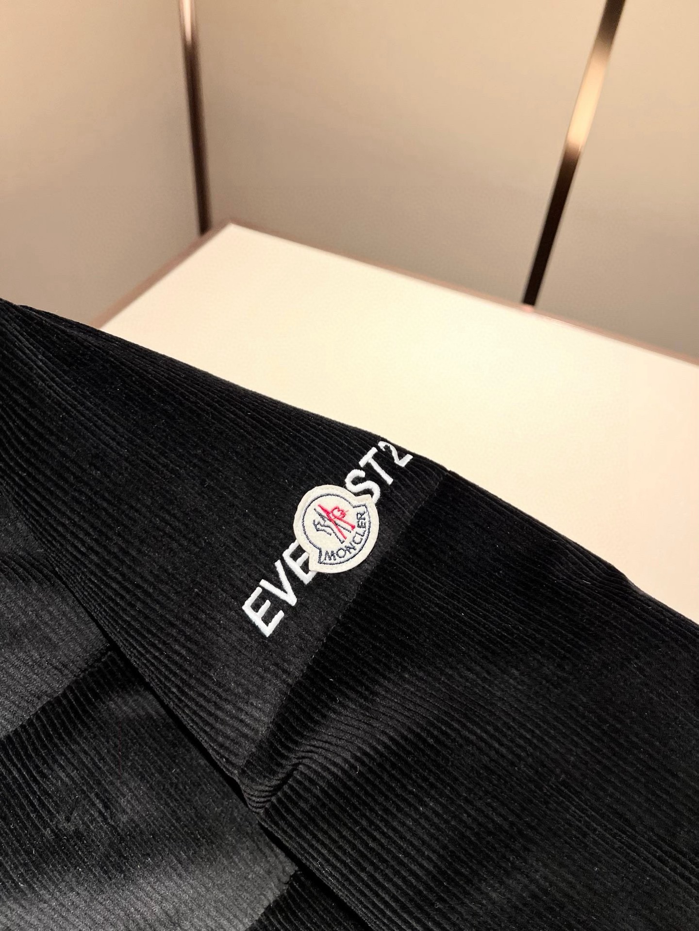 ⚠️细节图！ Mon*ler蒙口 2025秋冬新款男女同款👫重工艺加厚保暖灯芯绒羽绒服 ！年度的压轴款登