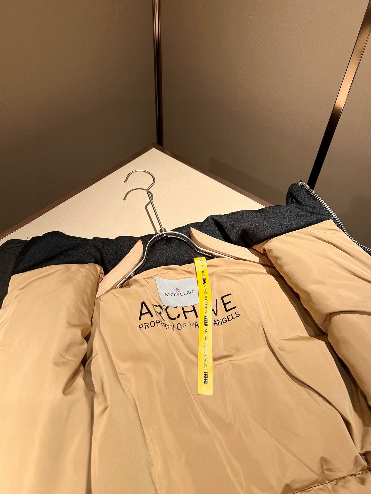 Moncler蒙家 联名 棕*天使Plam**ngels 2025秋冬男女同款👫情侣款最新的贸易订单羽绒