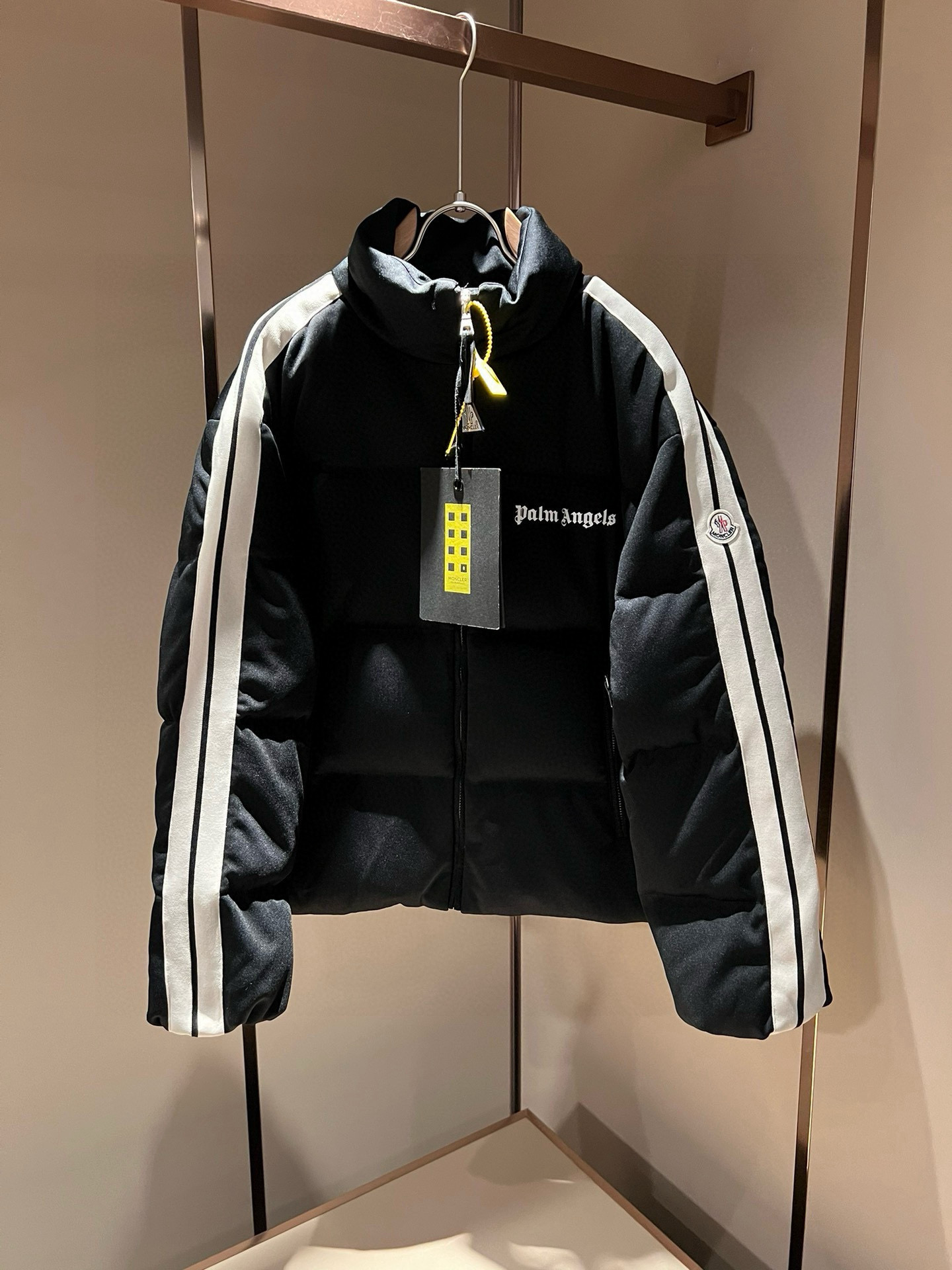 Moncler蒙家 联名 棕*天使Plam**ngels 2025秋冬男女同款👫情侣款最新的贸易订单羽绒