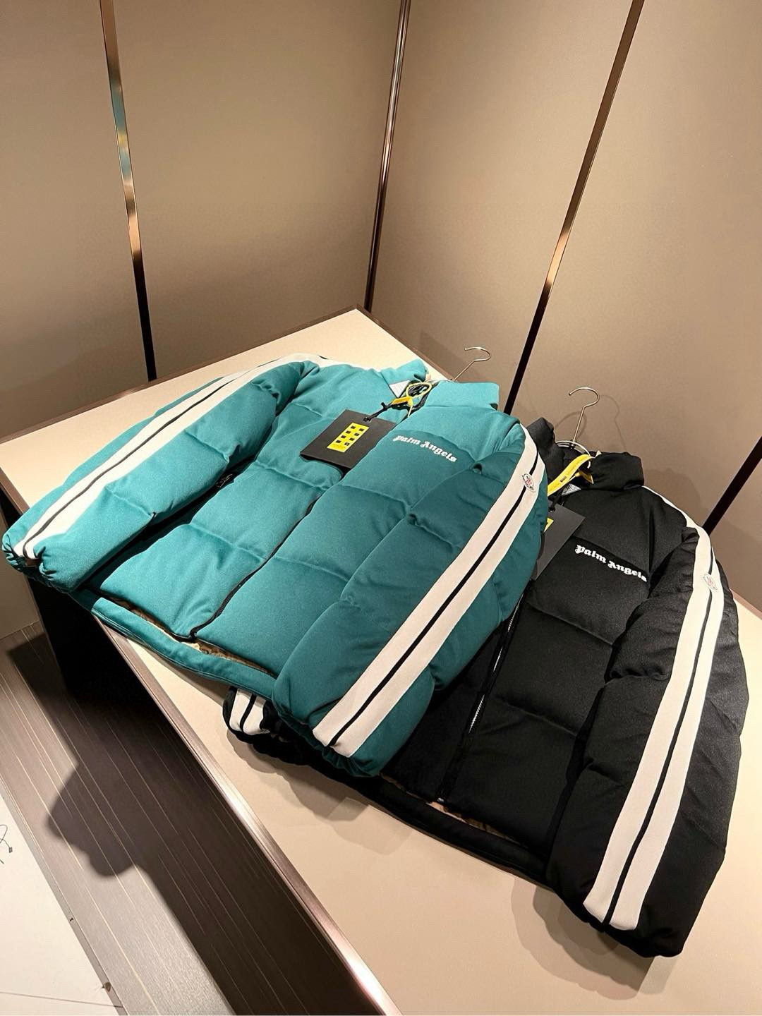 Moncler蒙家 联名 棕*天使Plam**ngels 2025秋冬男女同款👫情侣款最新的贸易订单羽绒