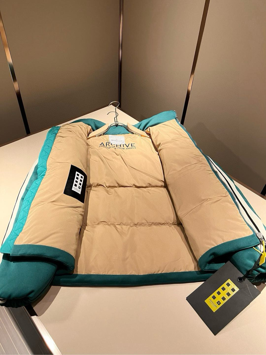 Moncler蒙家 联名 棕*天使Plam**ngels 2025秋冬男女同款👫情侣款最新的贸易订单羽绒