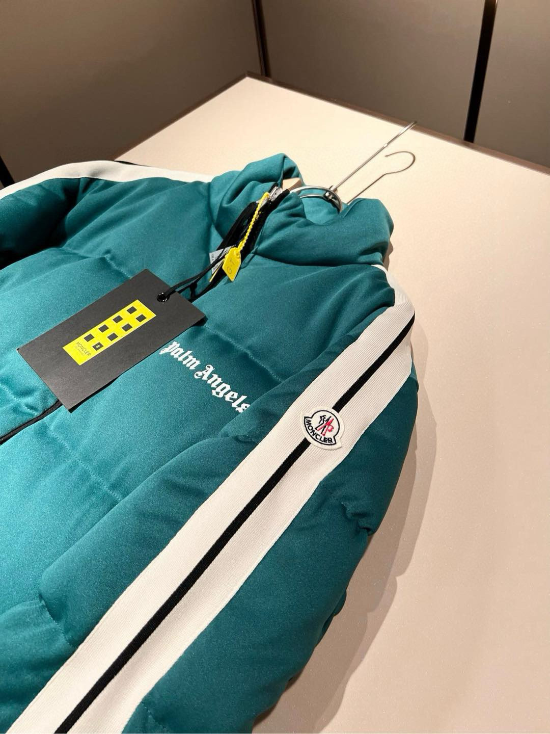 Moncler蒙家 联名 棕*天使Plam**ngels 2025秋冬男女同款👫情侣款最新的贸易订单羽绒