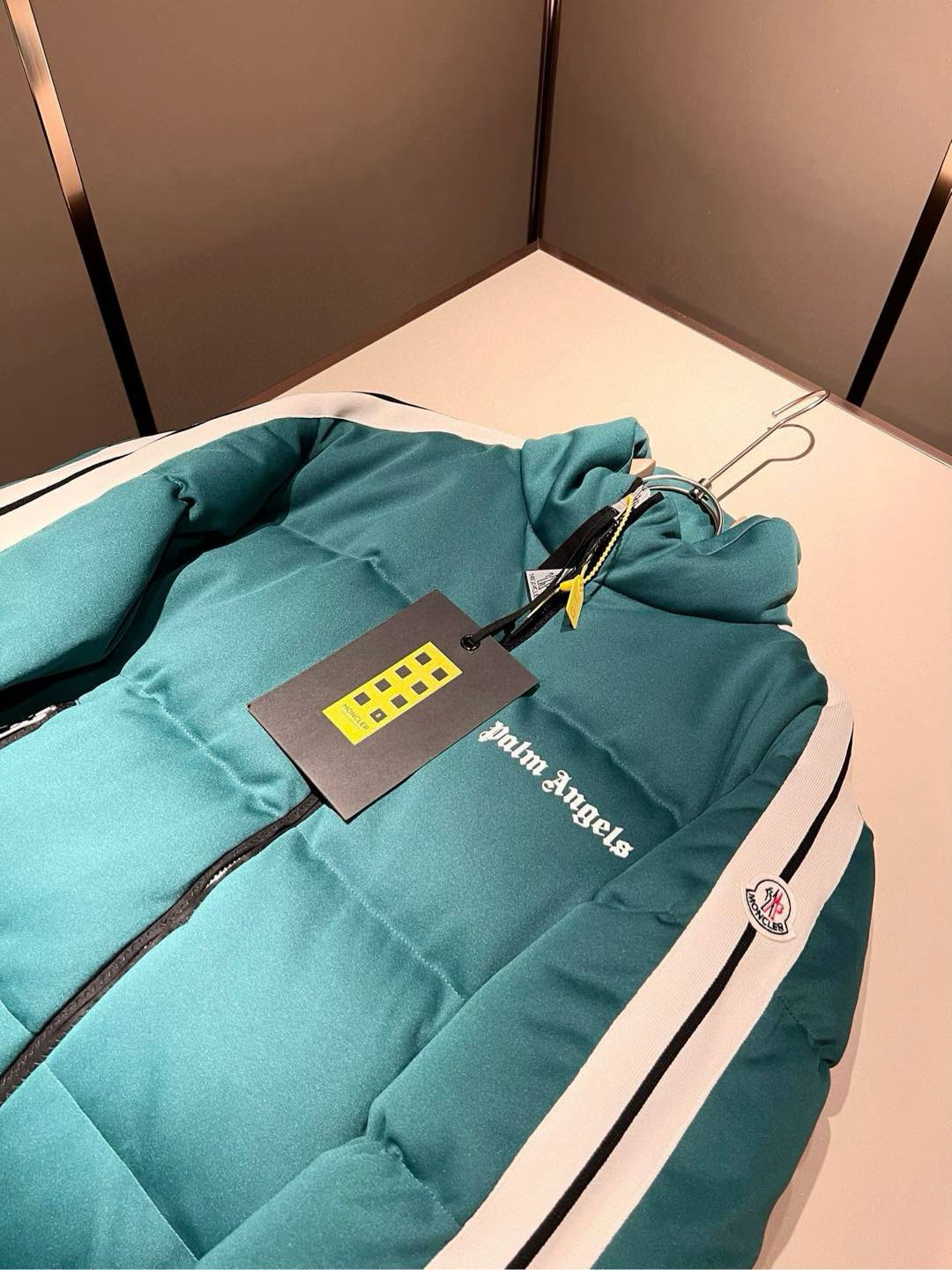 Moncler蒙家 联名 棕*天使Plam**ngels 2025秋冬男女同款👫情侣款最新的贸易订单羽绒