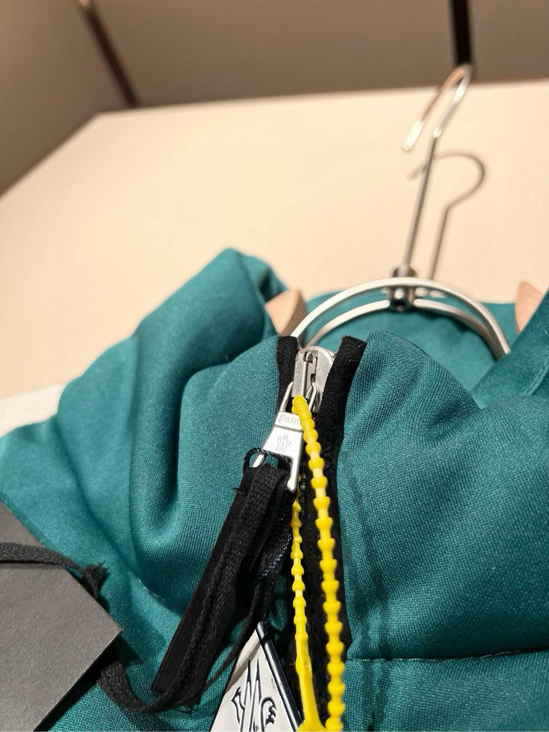 Moncler蒙家 联名 棕*天使Plam**ngels 2025秋冬男女同款👫情侣款最新的贸易订单羽绒