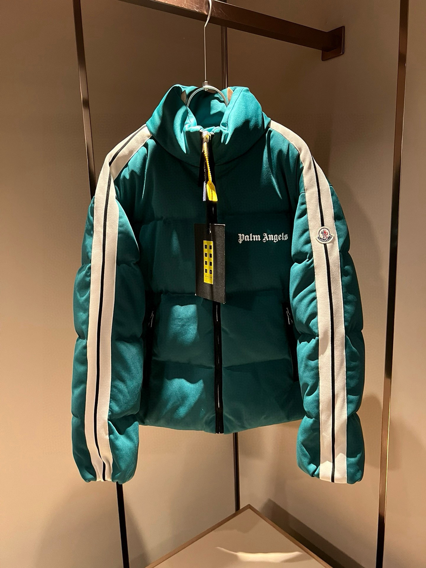 Moncler蒙家 联名 棕*天使Plam**ngels 2025秋冬男女同款👫情侣款最新的贸易订单羽绒