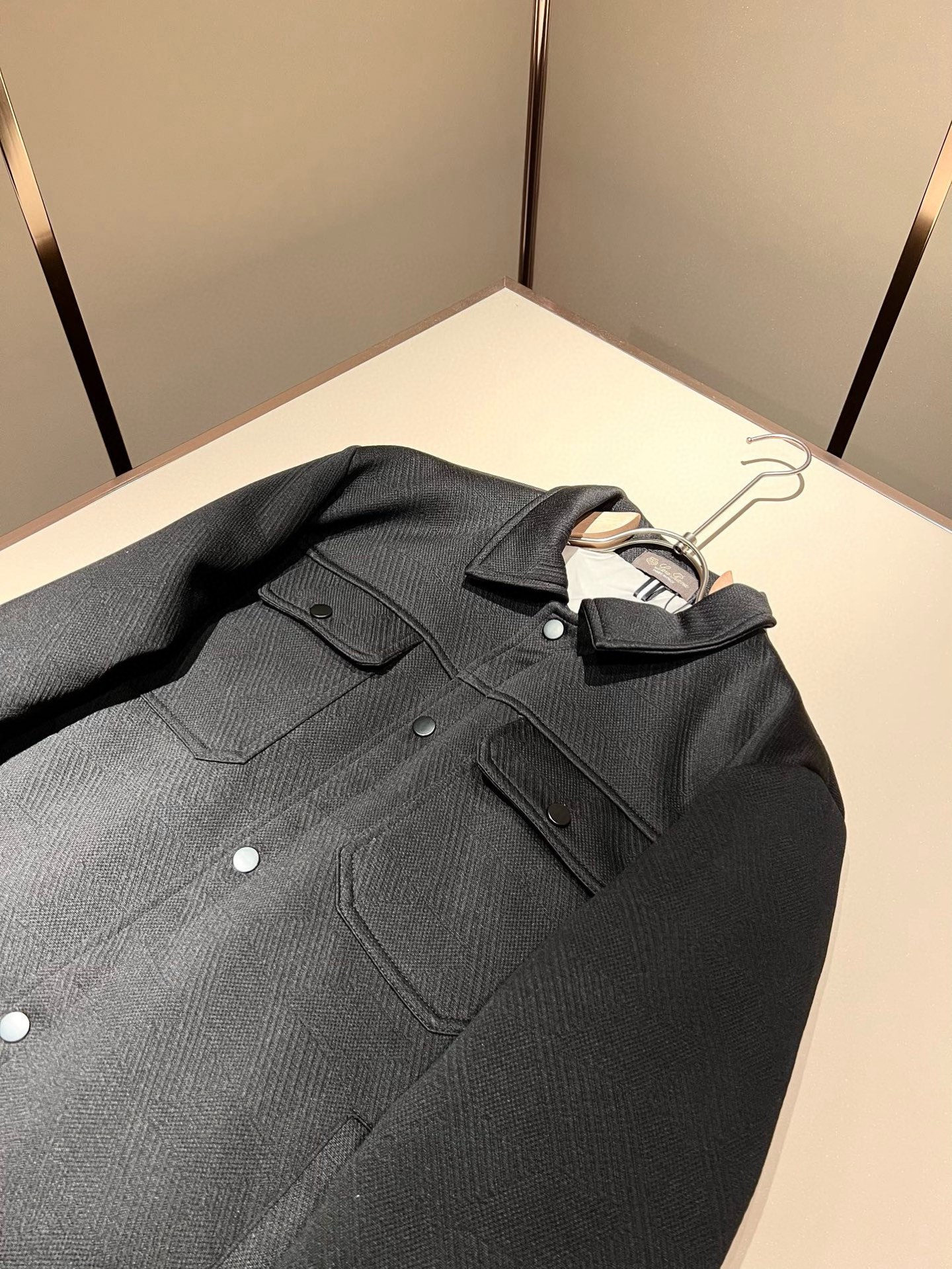 Loro Piana诺悠翩雅 2025秋冬新款男女同款👫 翻领羽绒服外套，胸前口袋修饰！贸易公司渠道稀出