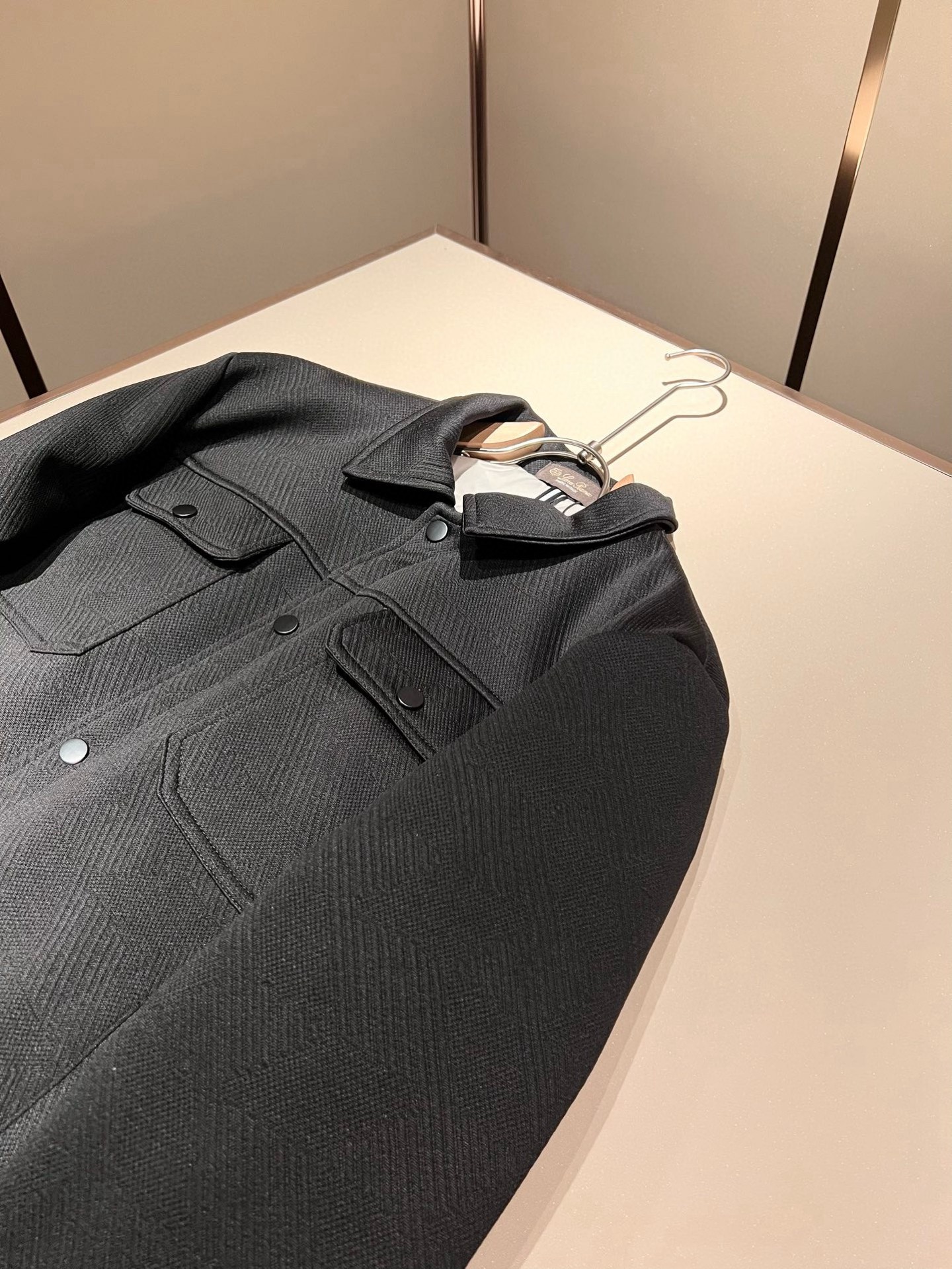 Loro Piana诺悠翩雅 2025秋冬新款男女同款👫 翻领羽绒服外套，胸前口袋修饰！贸易公司渠道稀出