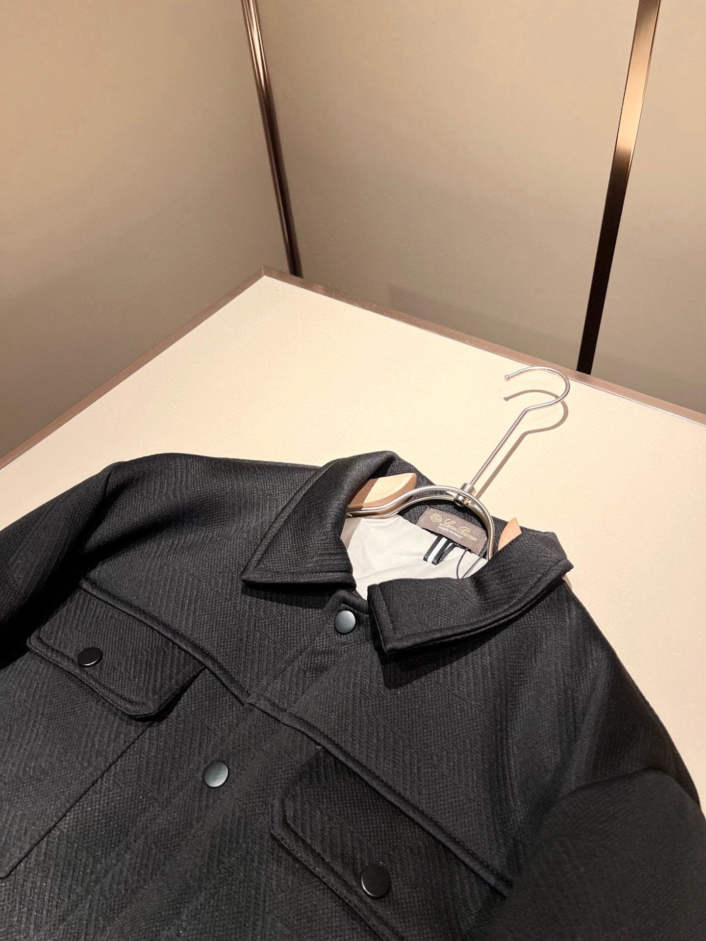 Loro Piana诺悠翩雅 2025秋冬新款男女同款👫 翻领羽绒服外套，胸前口袋修饰！贸易公司渠道稀出