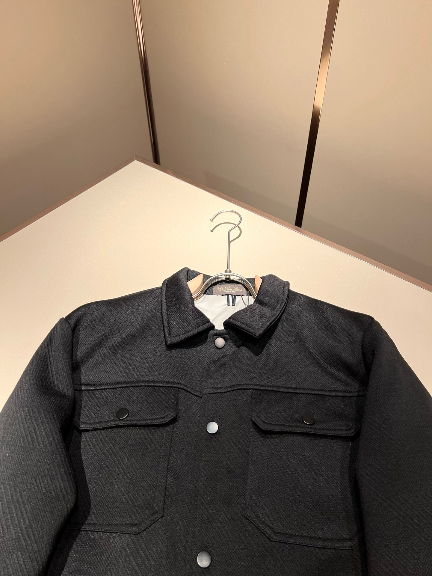 ⚠️细节图！ Loro Piana诺悠翩雅 2025秋冬新款男女同款👫 翻领羽绒服外套，胸前口袋修饰！贸