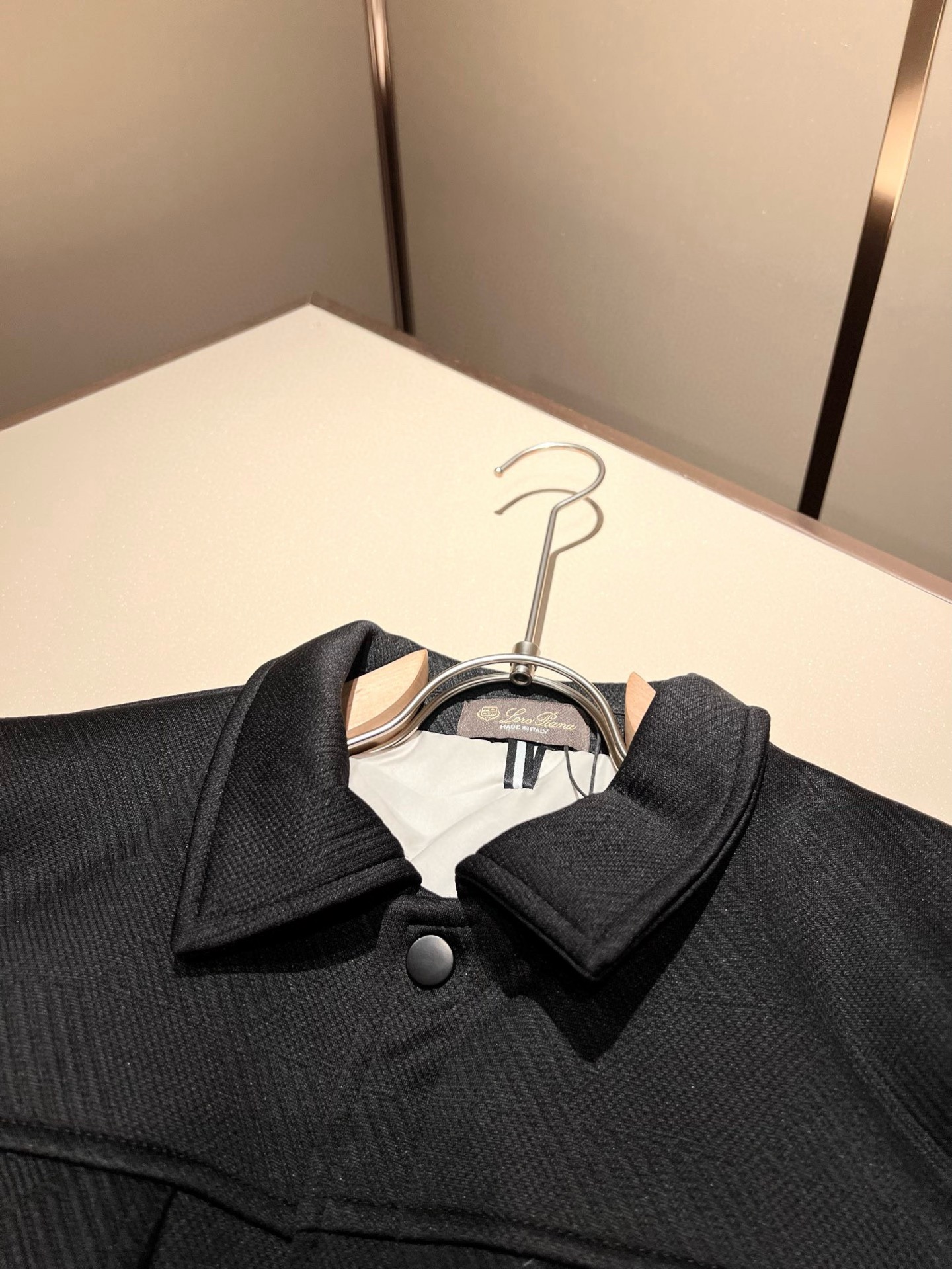 ⚠️细节图！ Loro Piana诺悠翩雅 2025秋冬新款男女同款👫 翻领羽绒服外套，胸前口袋修饰！贸