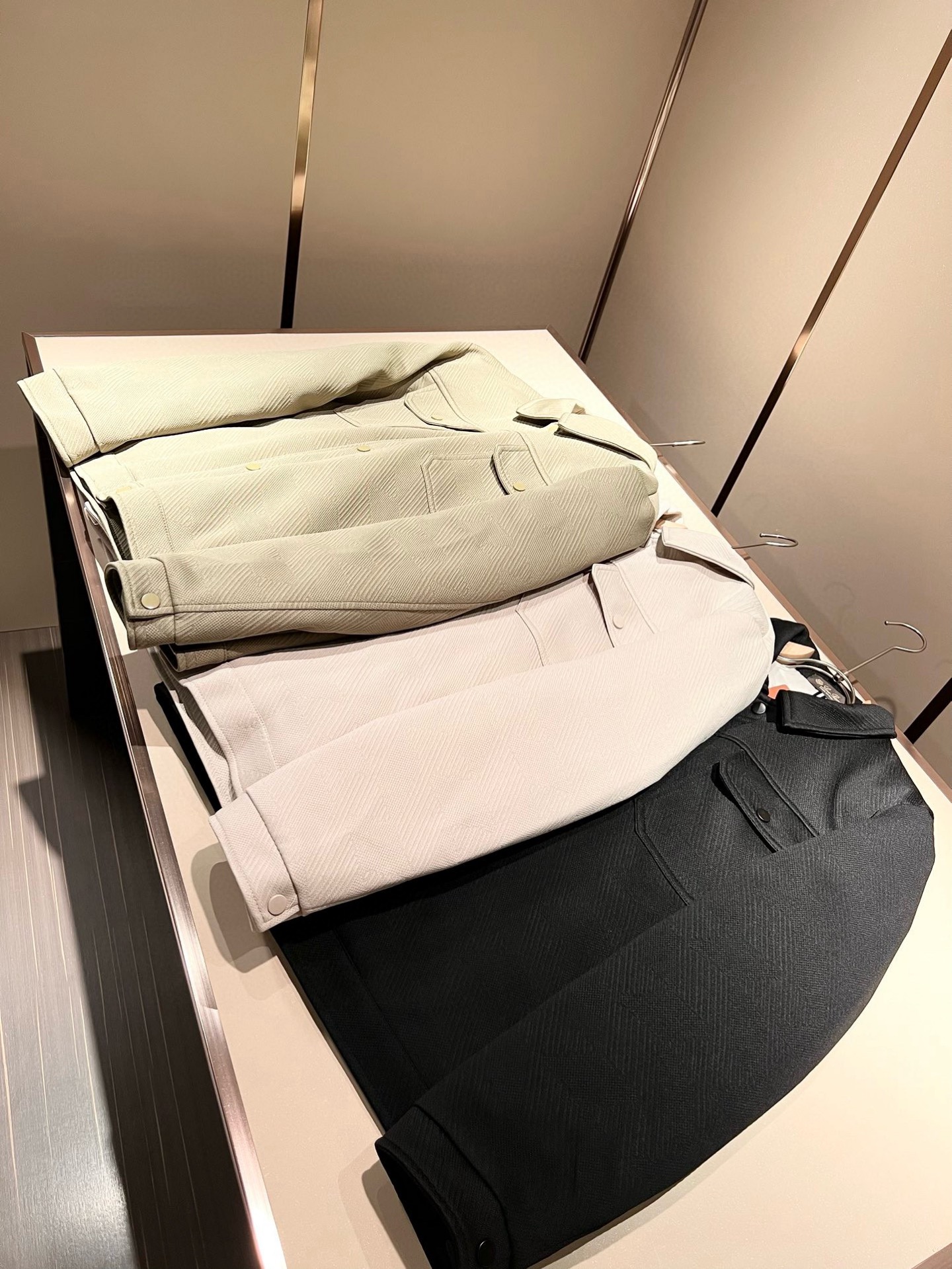 Loro Piana诺悠翩雅 2025秋冬新款男女同款👫 翻领羽绒服外套，胸前口袋修饰！贸易公司渠道稀出