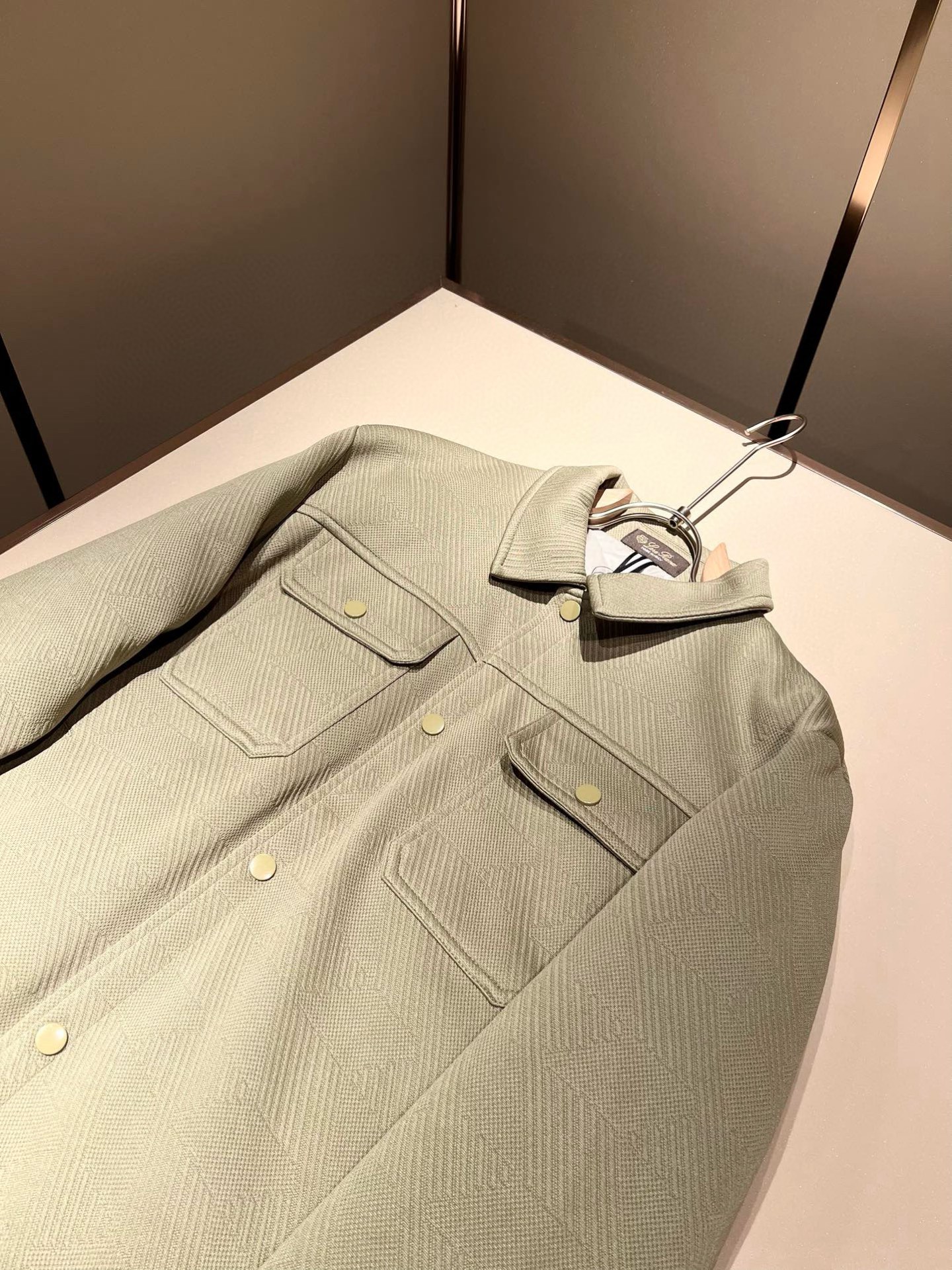 Loro Piana诺悠翩雅 2025秋冬新款男女同款👫 翻领羽绒服外套，胸前口袋修饰！贸易公司渠道稀出