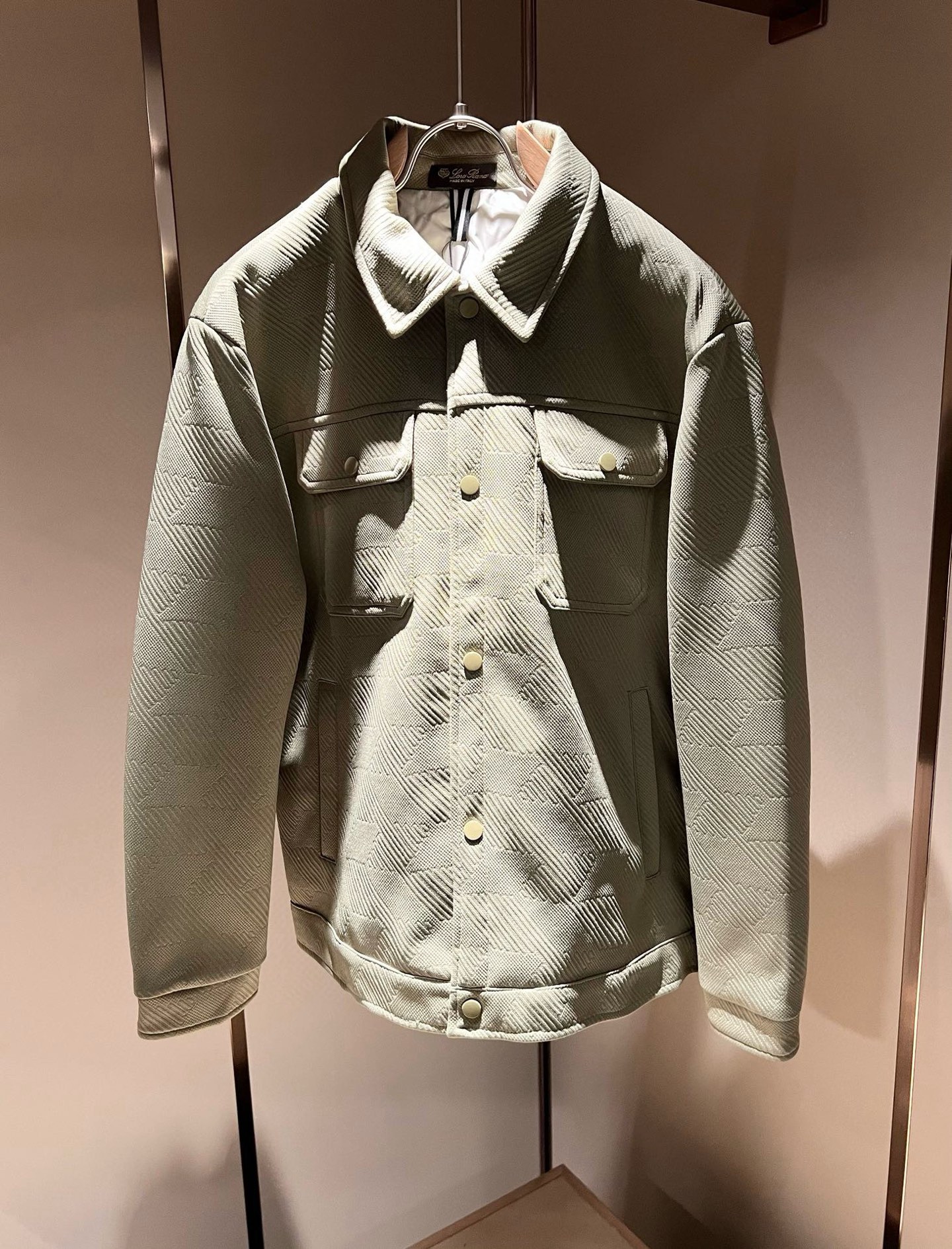 Loro Piana诺悠翩雅 2025秋冬新款男女同款👫 翻领羽绒服外套，胸前口袋修饰！贸易公司渠道稀出