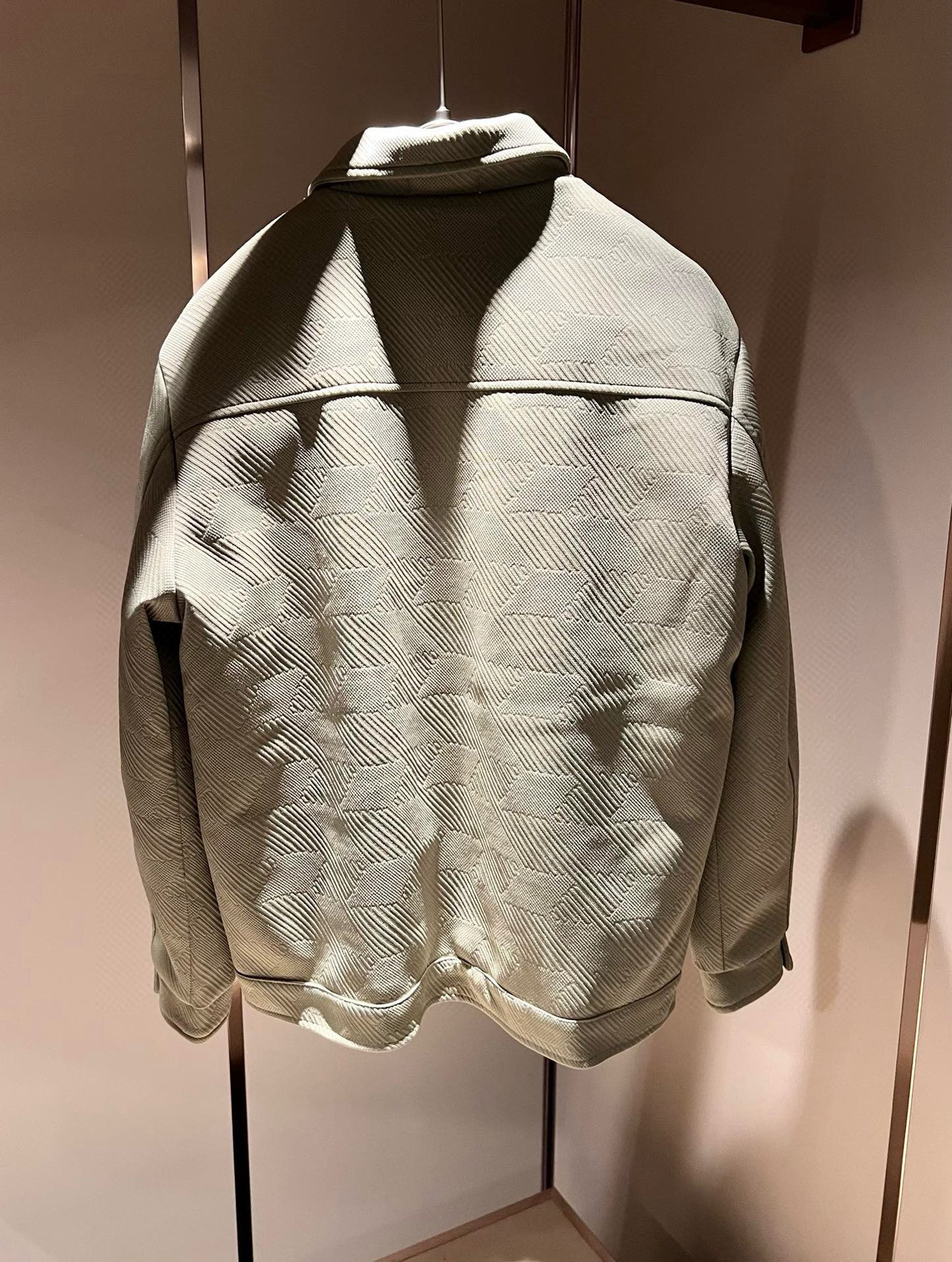 Loro Piana诺悠翩雅 2025秋冬新款男女同款👫 翻领羽绒服外套，胸前口袋修饰！贸易公司渠道稀出