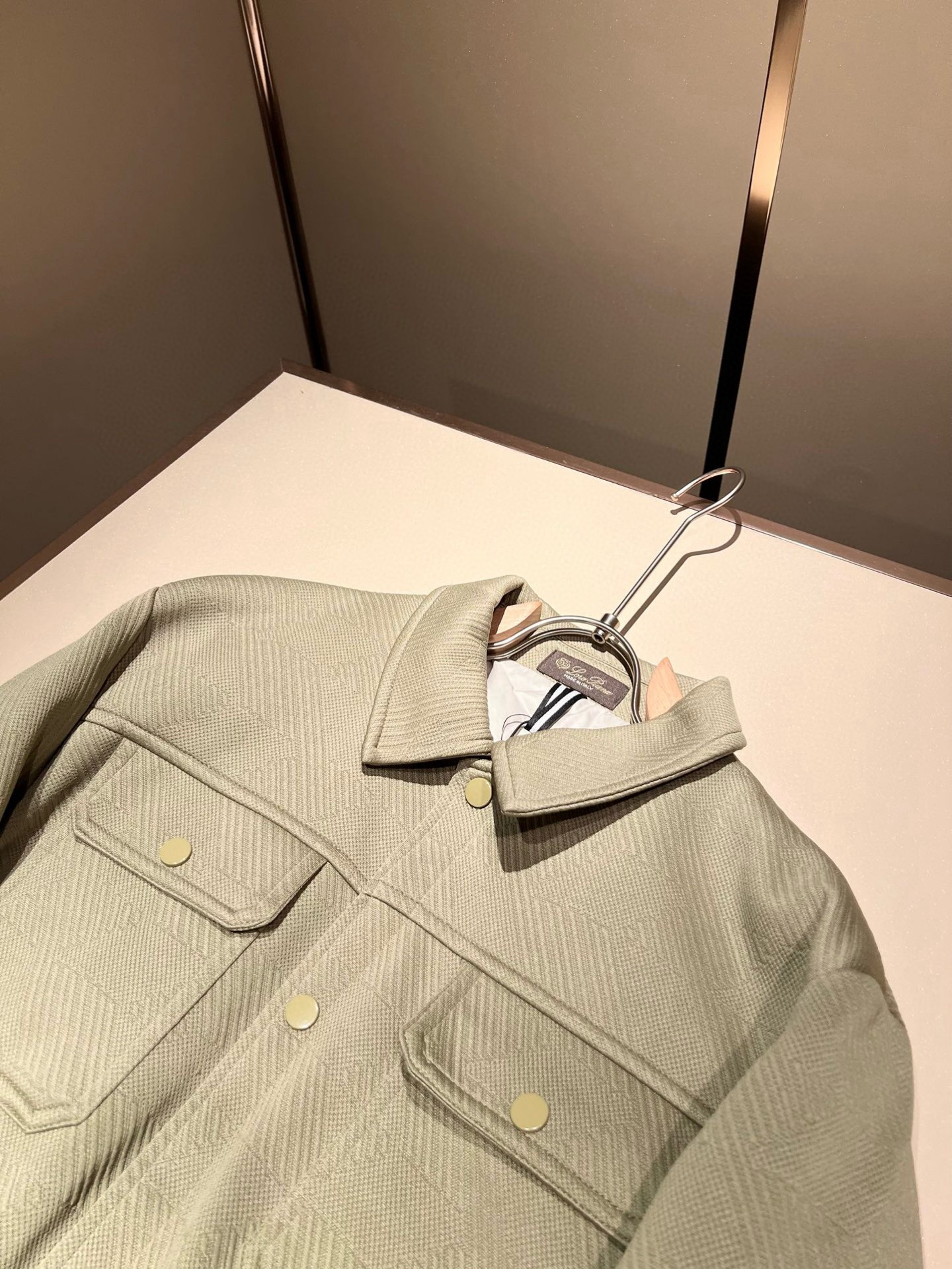 ⚠️细节图！ Loro Piana诺悠翩雅 2025秋冬新款男女同款👫 翻领羽绒服外套，胸前口袋修饰！贸