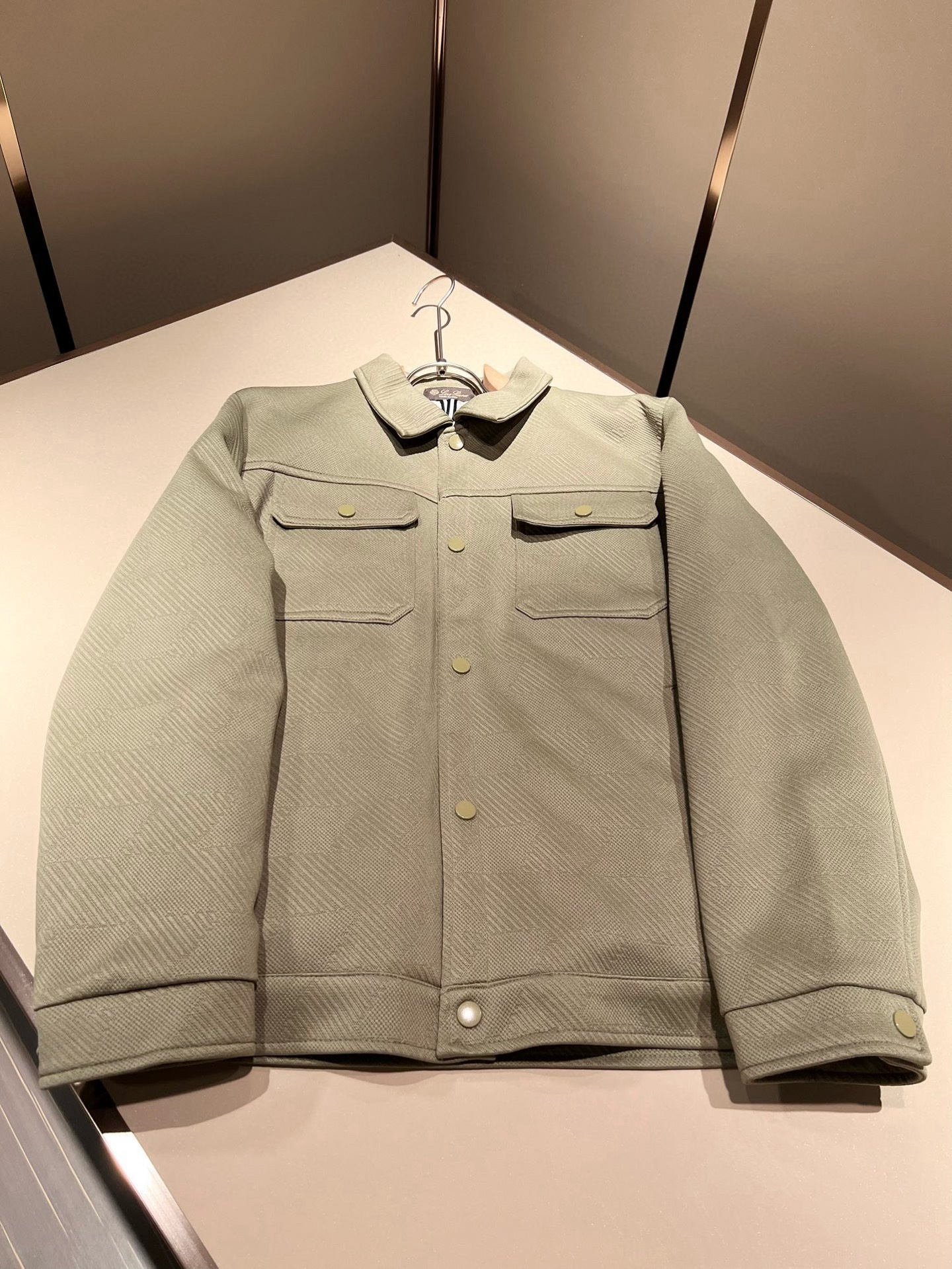 ⚠️细节图！ Loro Piana诺悠翩雅 2025秋冬新款男女同款👫 翻领羽绒服外套，胸前口袋修饰！贸