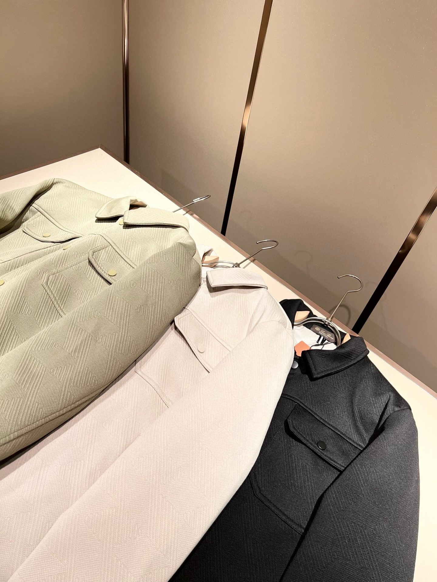 Loro Piana诺悠翩雅 2025秋冬新款男女同款👫 翻领羽绒服外套，胸前口袋修饰！贸易公司渠道稀出